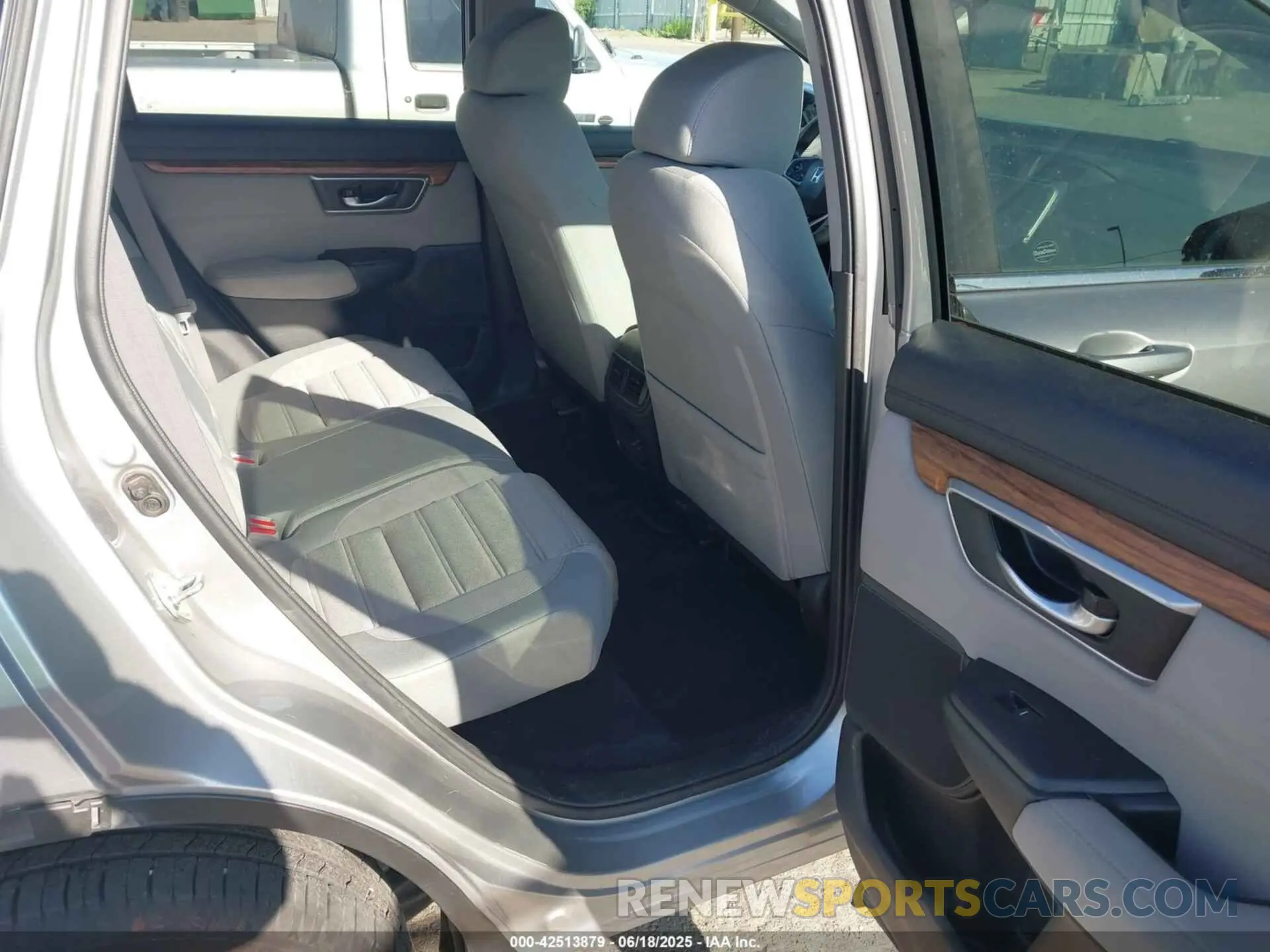 8 Photograph of a damaged car 2HKRW2H58LH664944 HONDA CR-V 2020