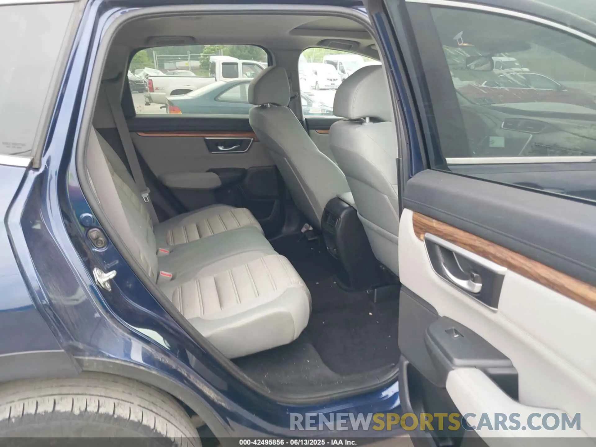 8 Photograph of a damaged car 2HKRW2H59LH614103 HONDA CR-V 2020