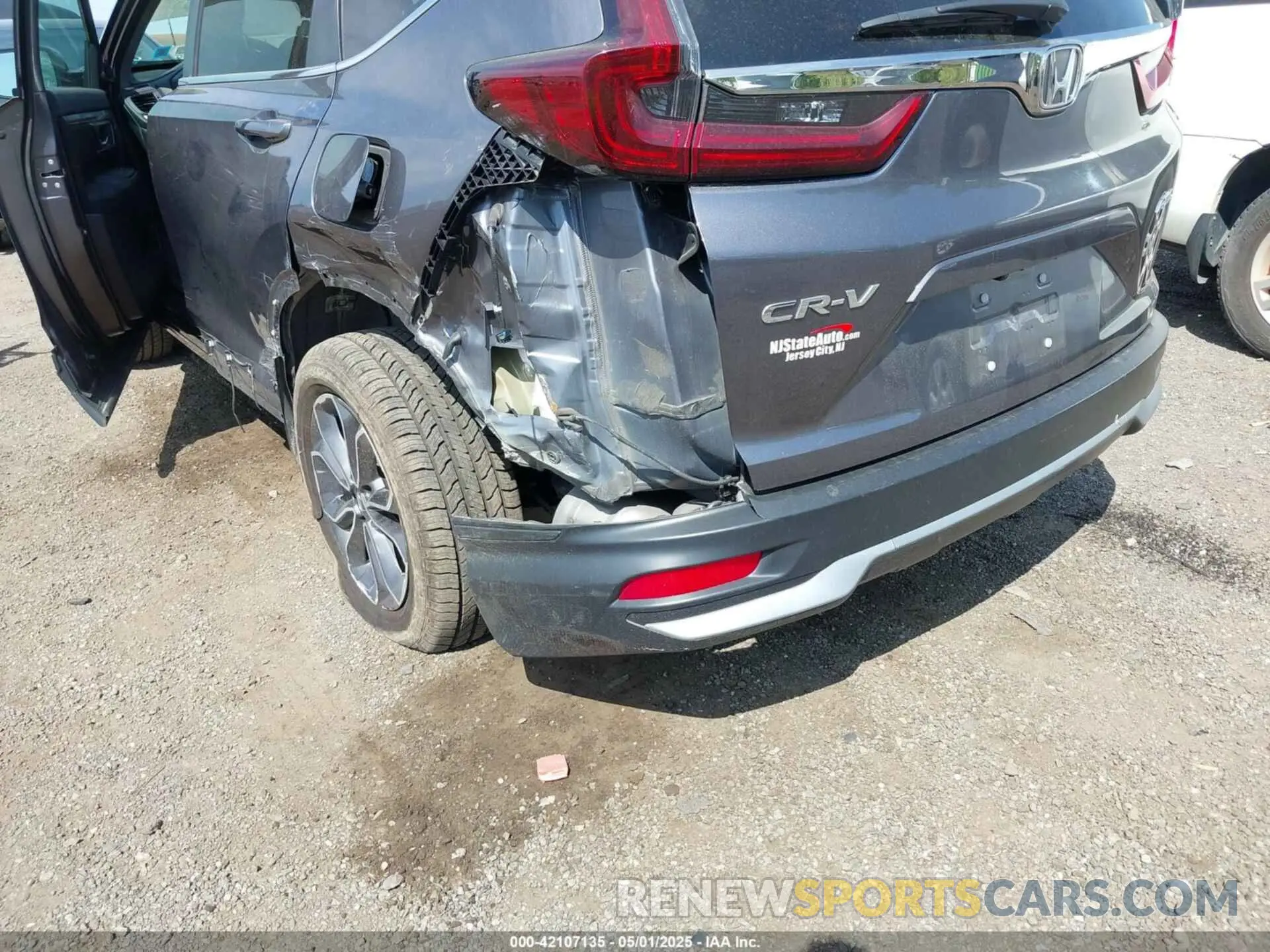 17 Photograph of a damaged car 2HKRW2H5XLH686735 HONDA CR-V 2020