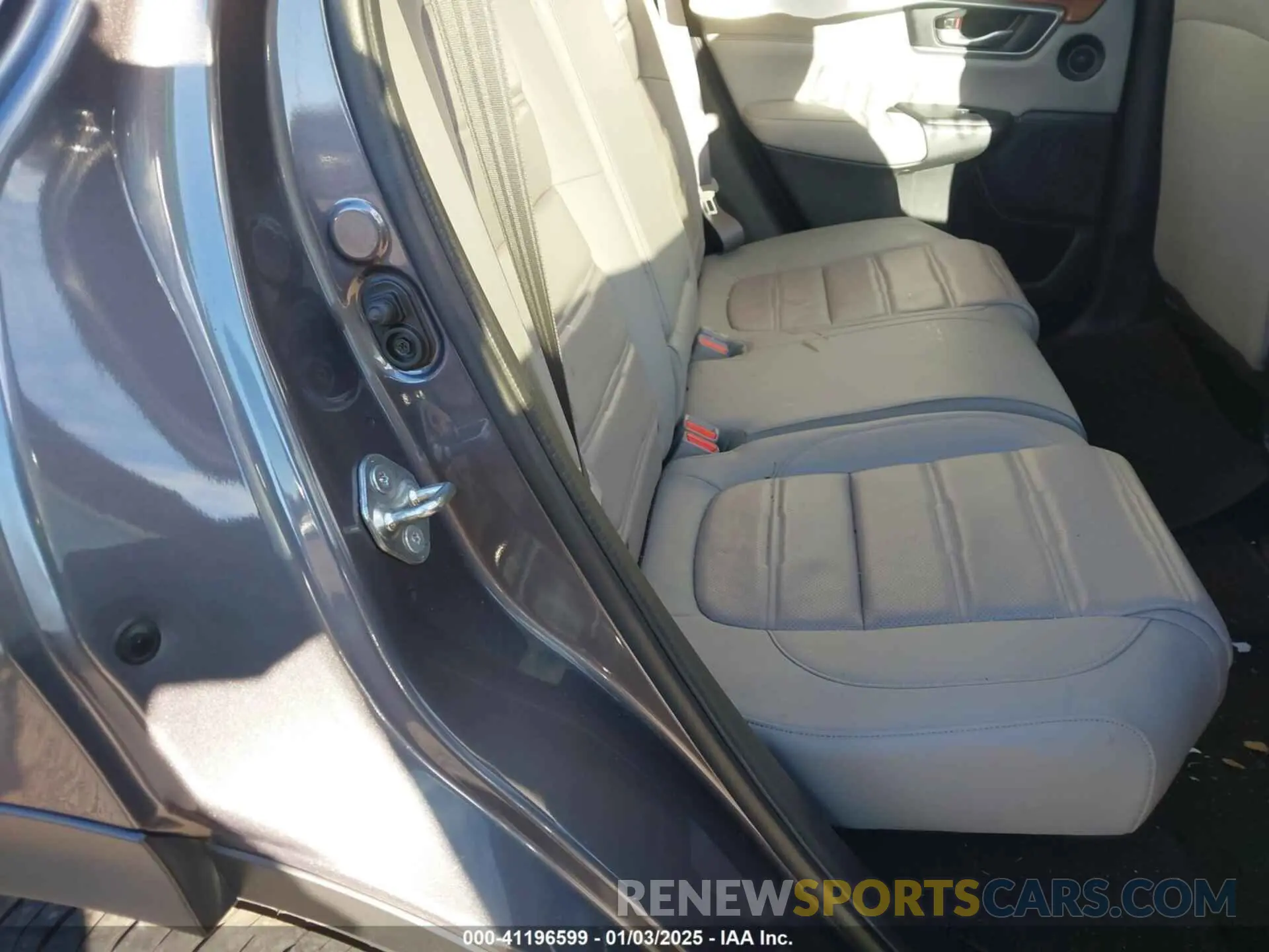 8 Photograph of a damaged car 2HKRW2H83LH657555 HONDA CR-V 2020