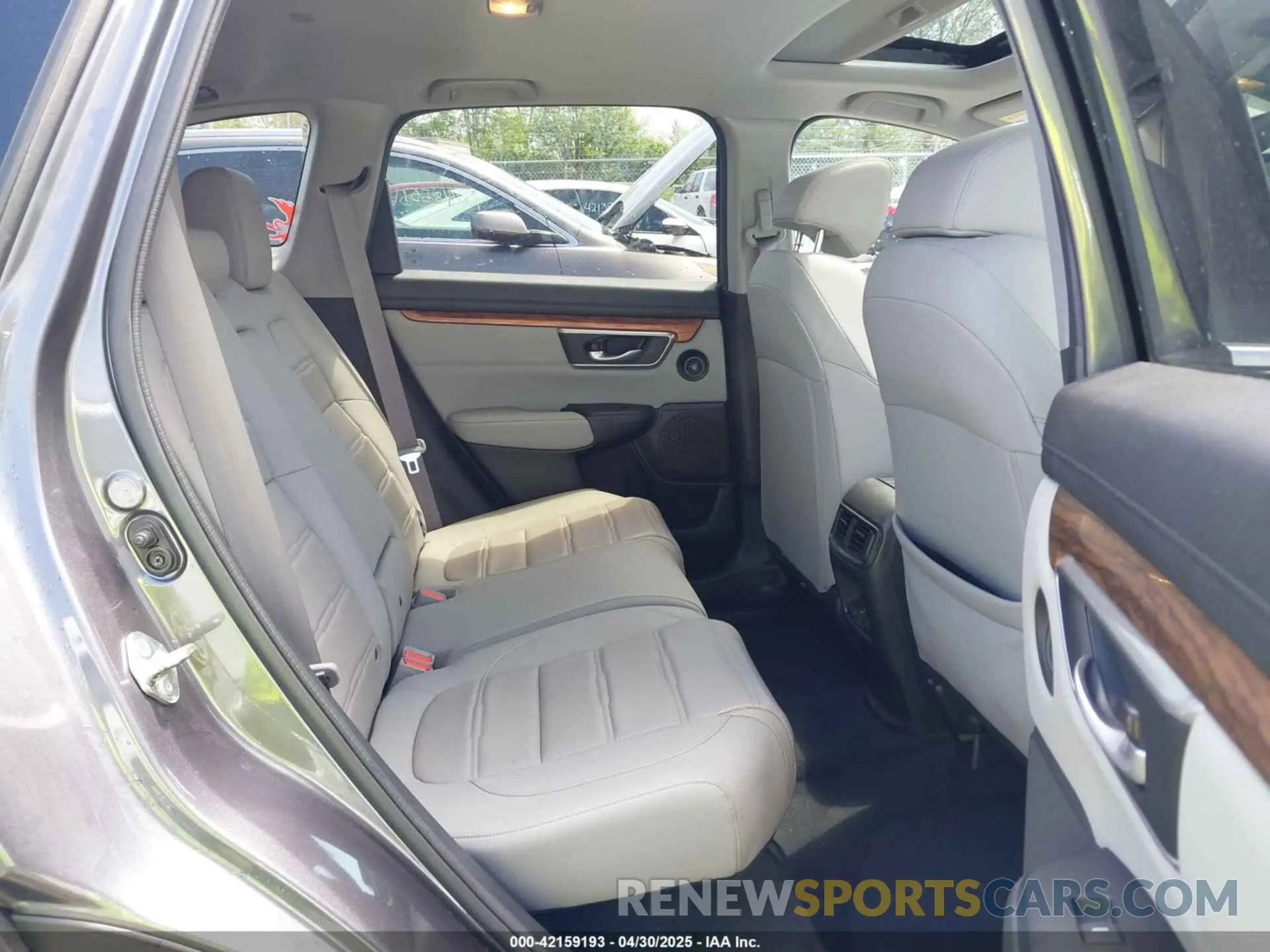 8 Photograph of a damaged car 2HKRW2H85LH661459 HONDA CR-V 2020