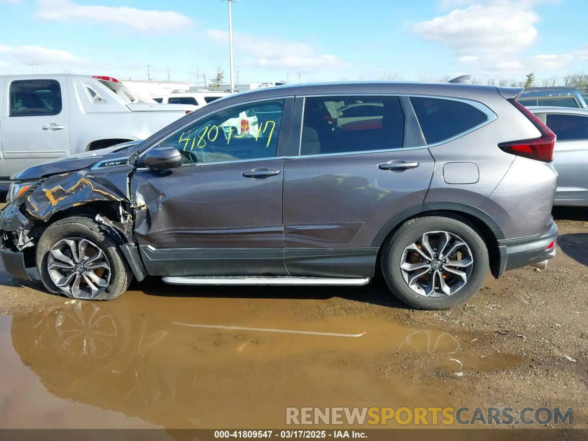 14 Photograph of a damaged car 2HKRW2H87LH611467 HONDA CR-V 2020