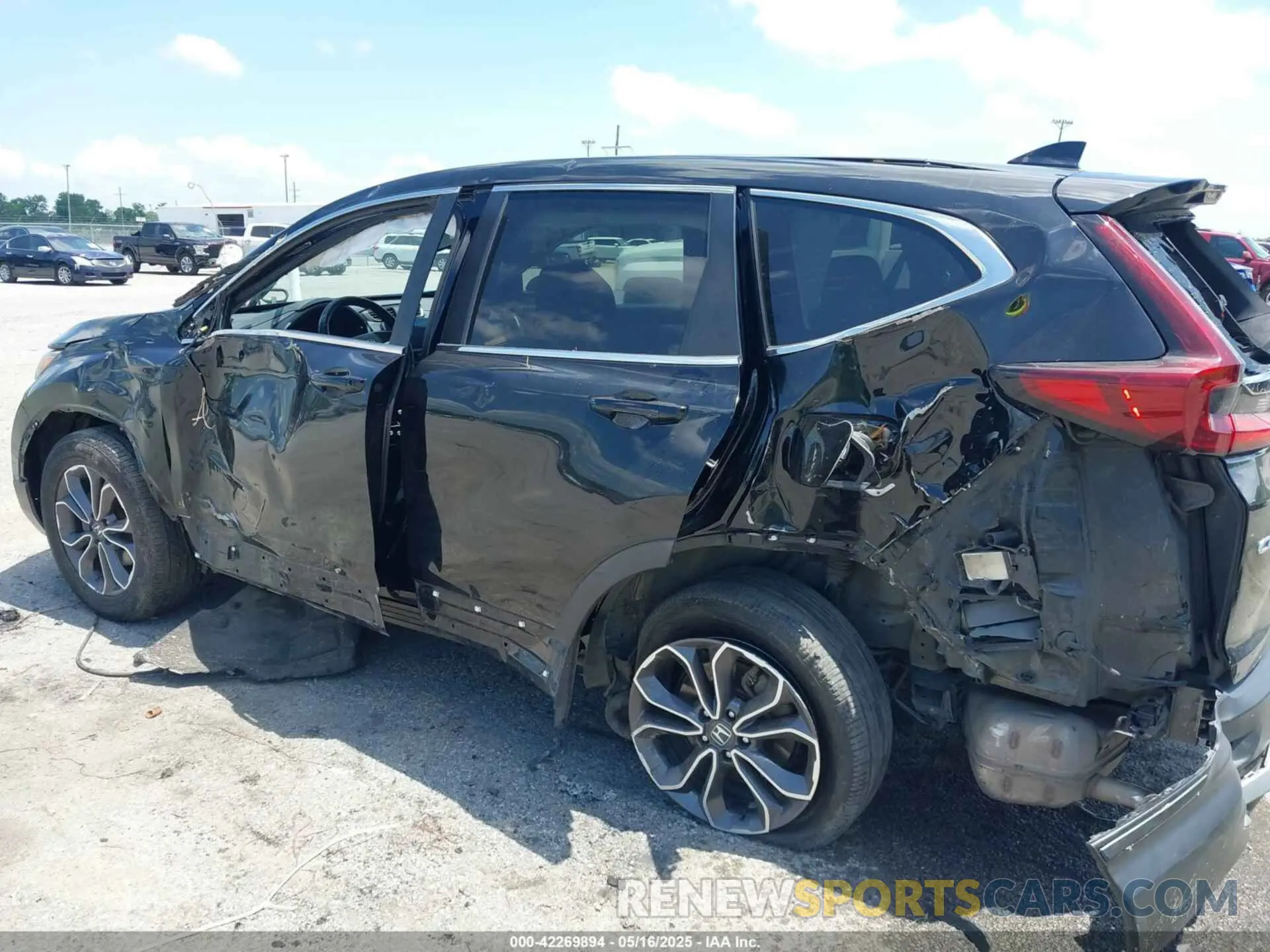 6 Photograph of a damaged car 2HKRW2H8XLH675406 HONDA CR-V 2020