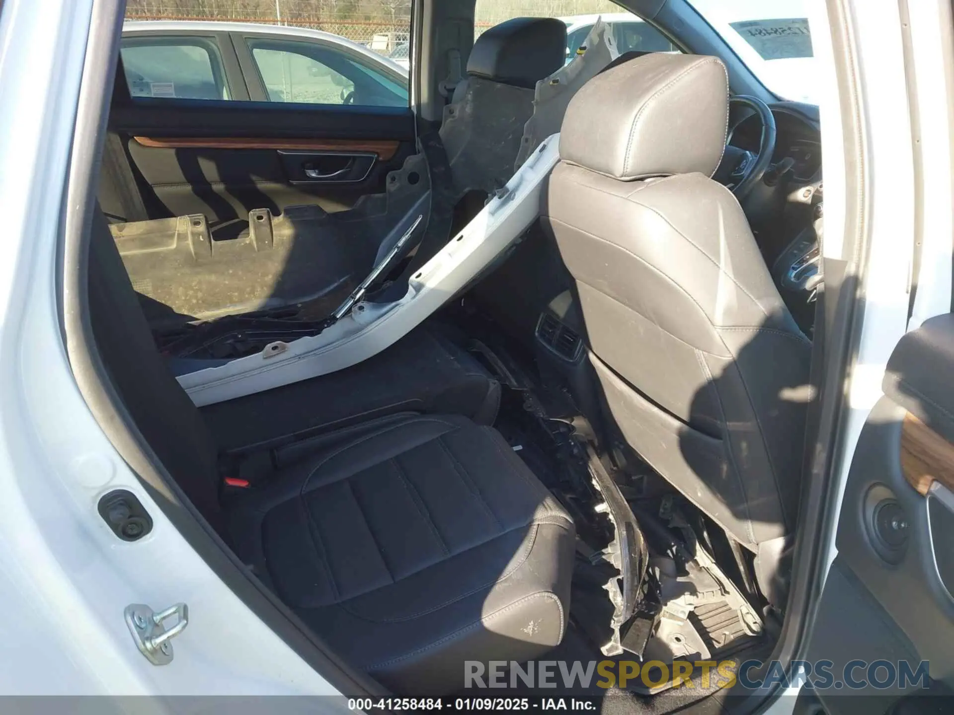 8 Photograph of a damaged car 2HKRW2H91LH643923 HONDA CR-V 2020