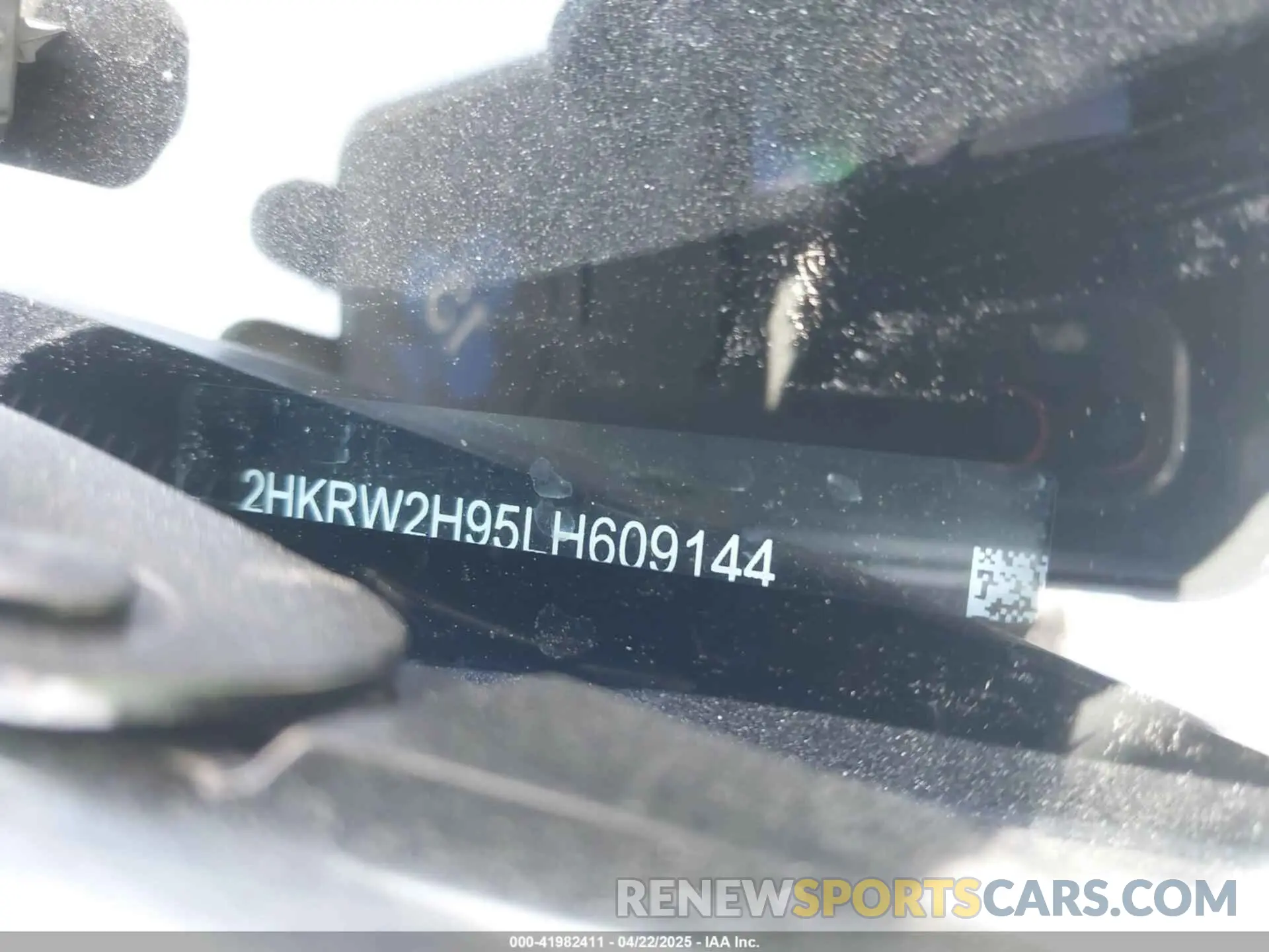 17 Photograph of a damaged car 2HKRW2H95LH609144 HONDA CR-V 2020