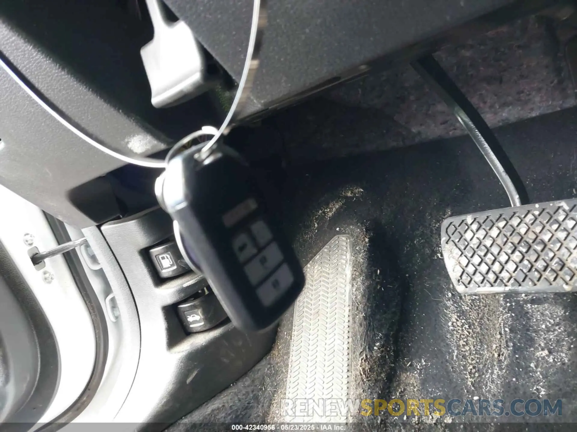 11 Photograph of a damaged car 2HKRW2H97LH676151 HONDA CR-V 2020