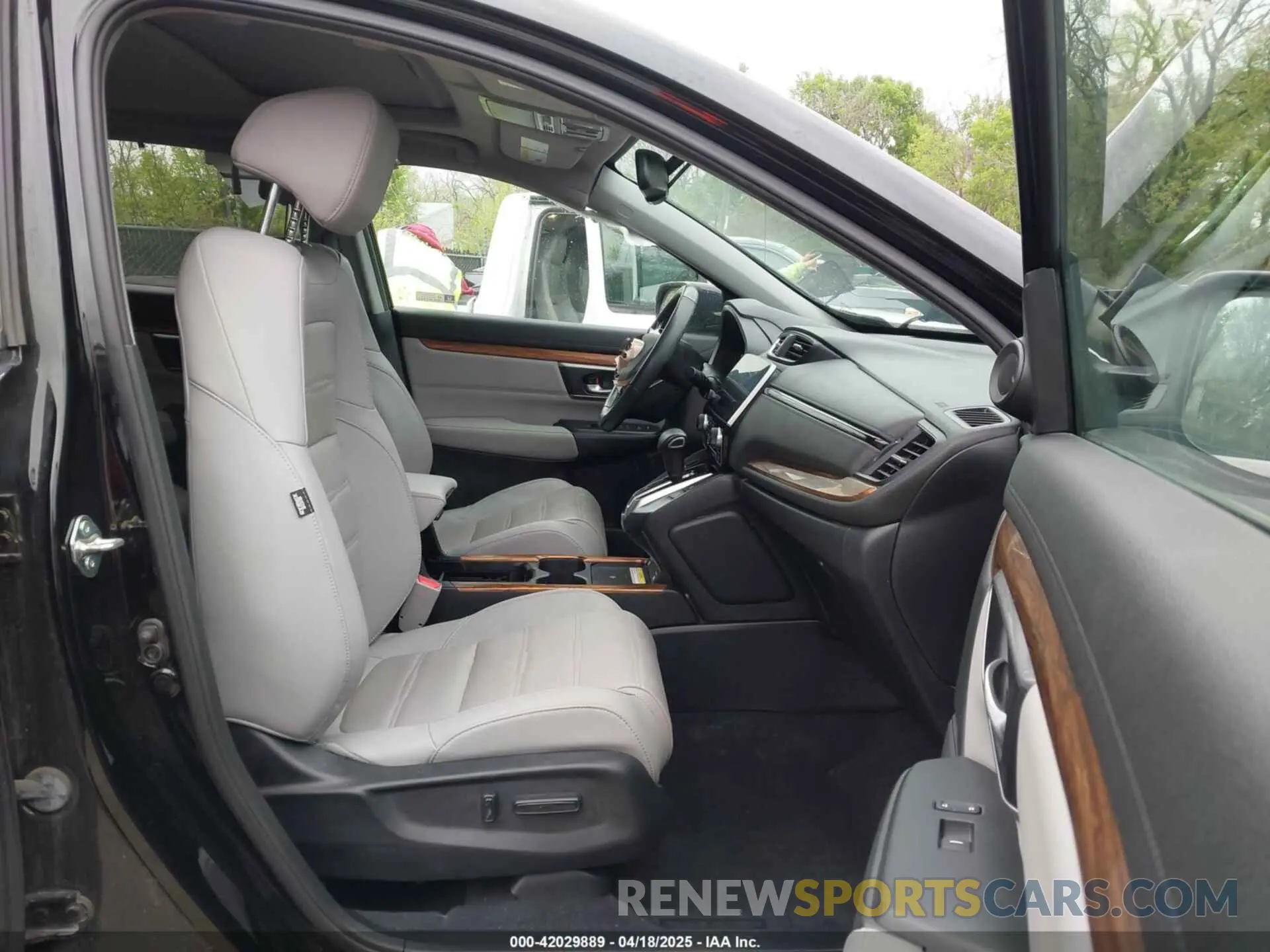 5 Photograph of a damaged car 2HKRW2H99LH650456 HONDA CR-V 2020