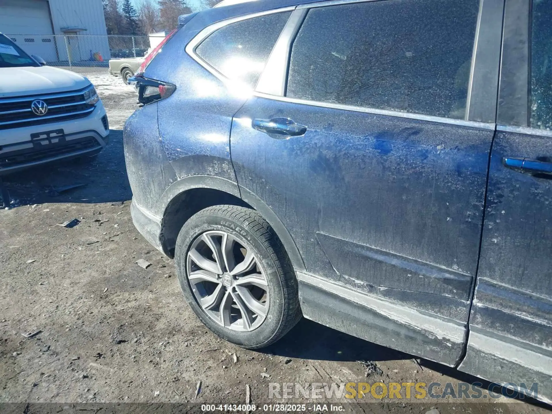 17 Photograph of a damaged car 2HKRW2H9XLH605106 HONDA CR-V 2020