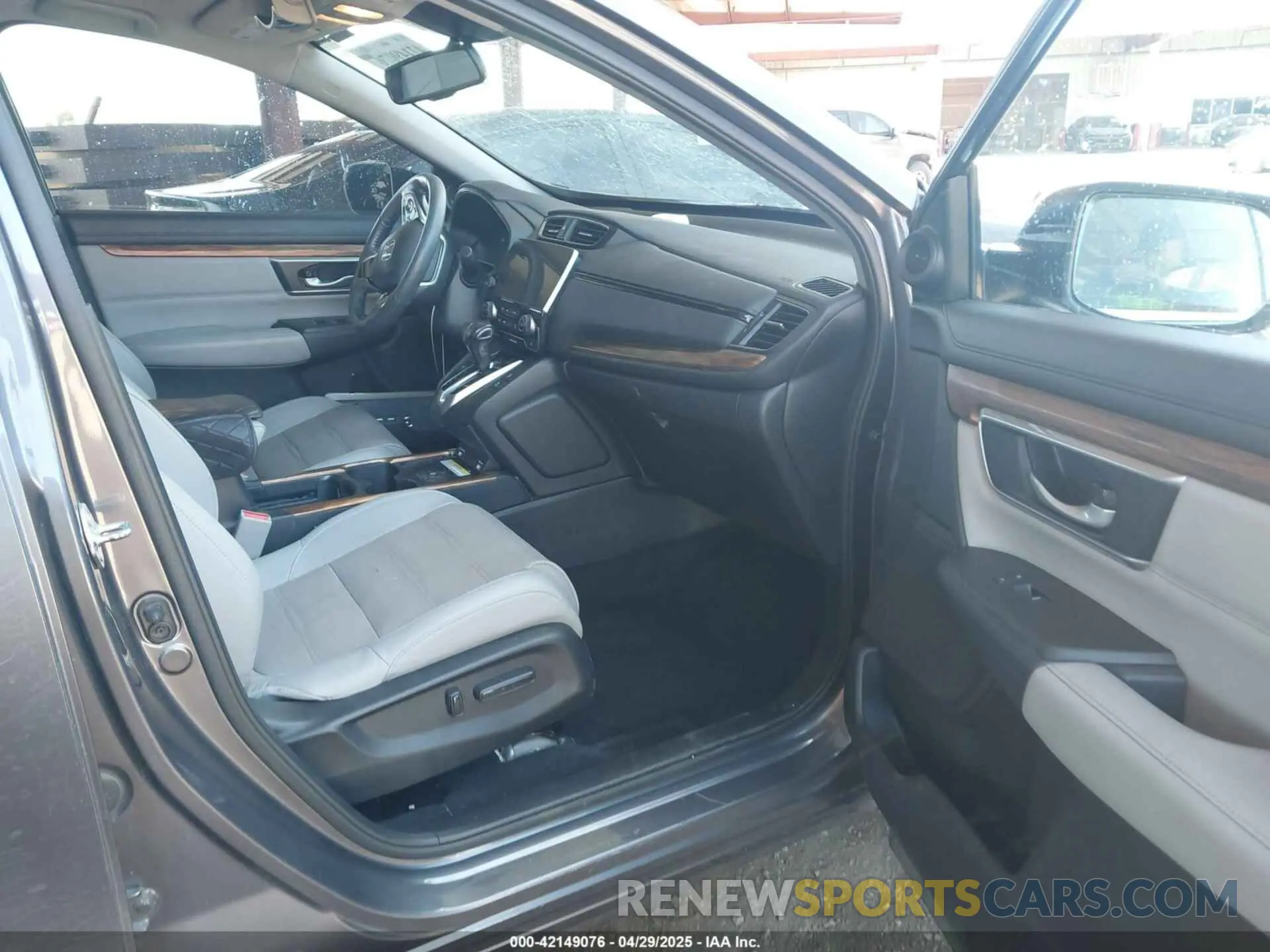 5 Photograph of a damaged car 2HKRW2H9XLH649543 HONDA CR-V 2020