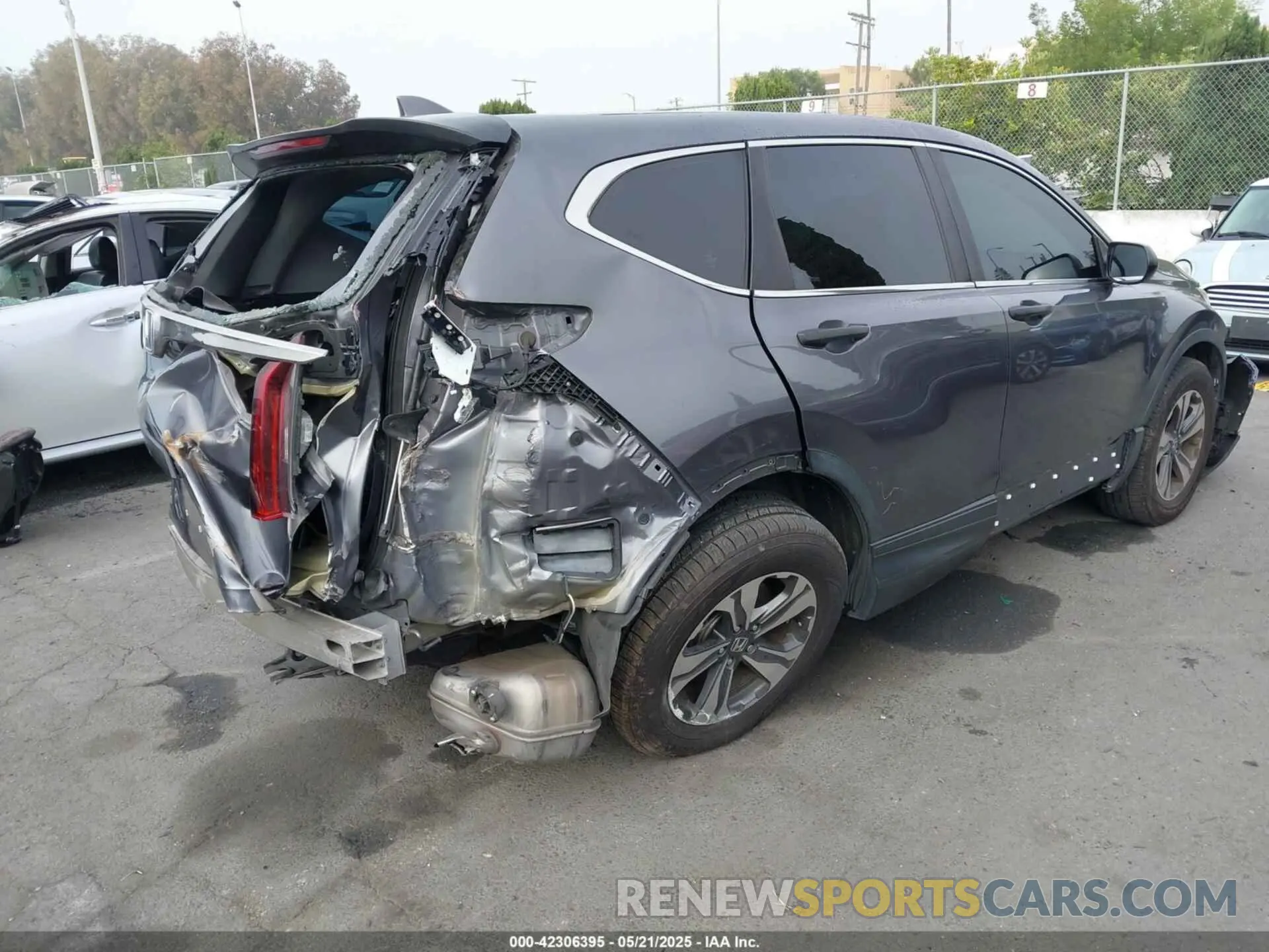 4 Photograph of a damaged car 5J6RW1H20LA001899 HONDA CR-V 2020