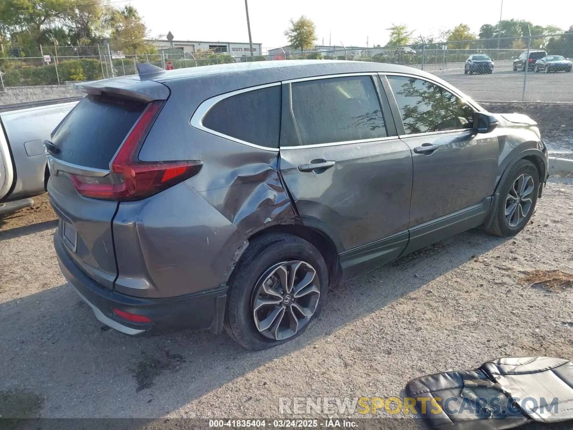 4 Photograph of a damaged car 5J6RW1H50LA019300 HONDA CR-V 2020