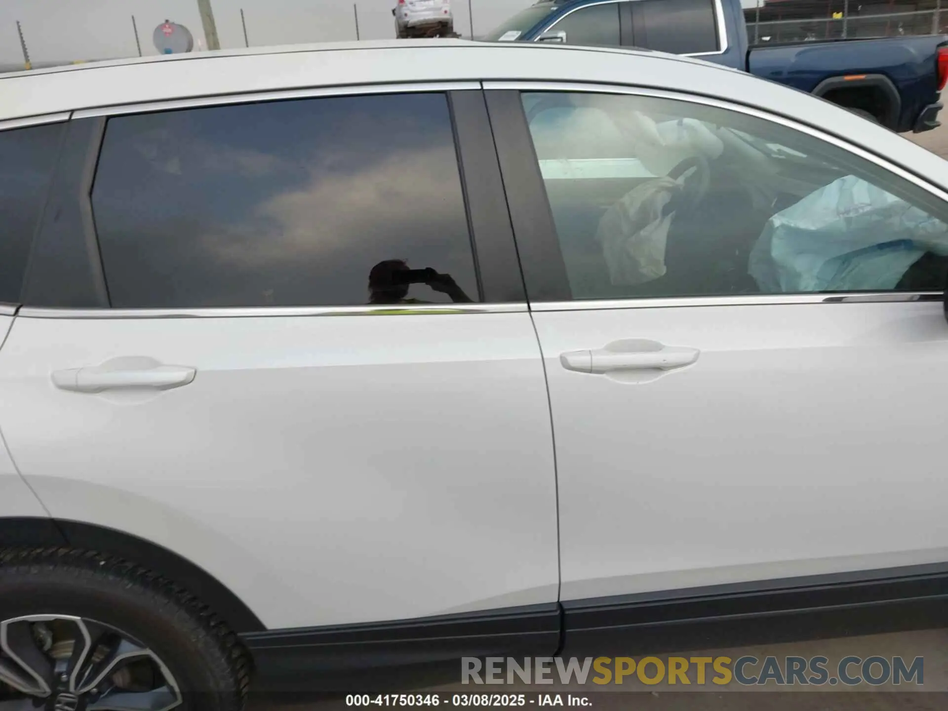 14 Photograph of a damaged car 5J6RW1H52LL013387 HONDA CR-V 2020