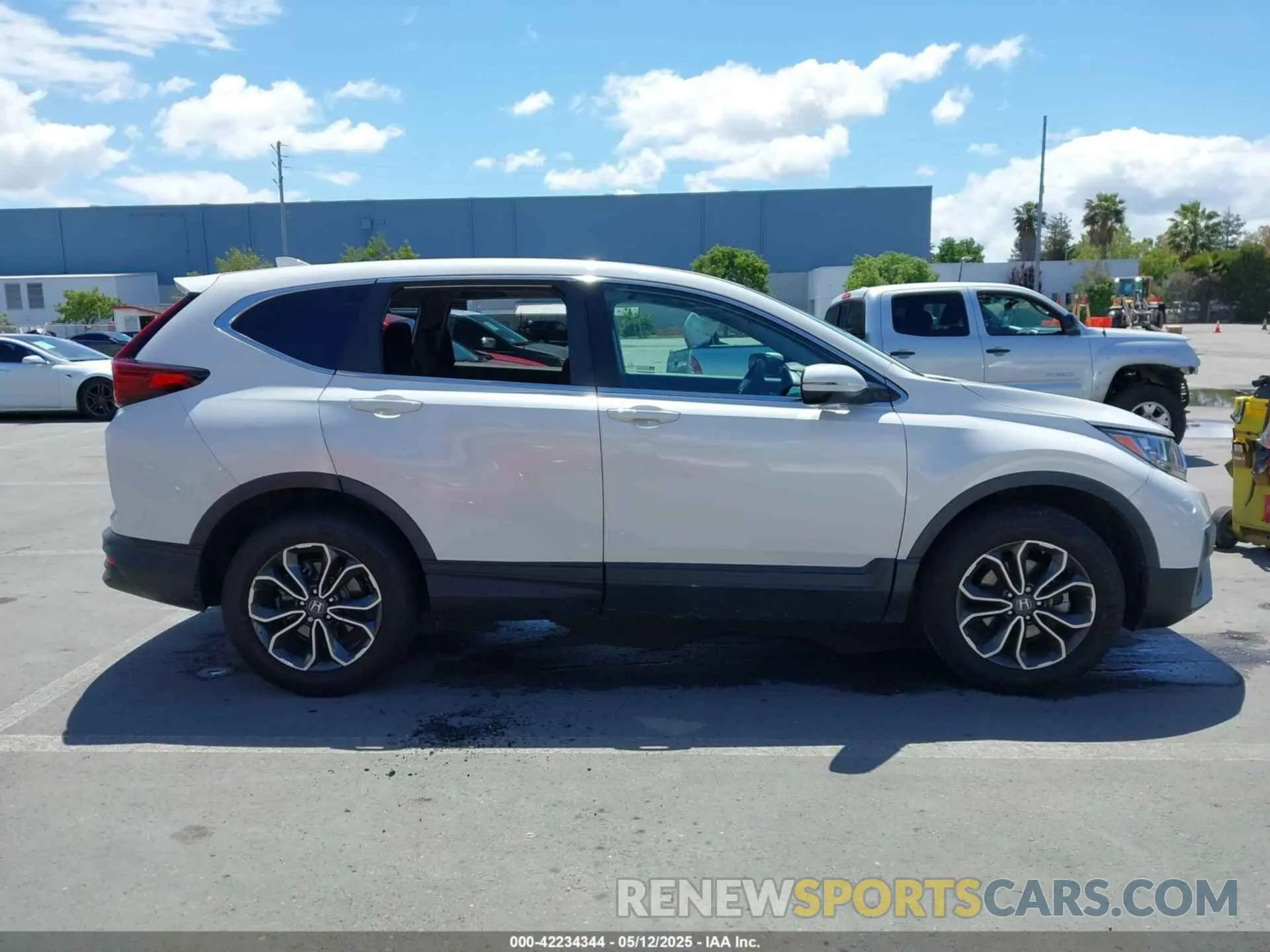 12 Photograph of a damaged car 5J6RW1H55LA013363 HONDA CR-V 2020