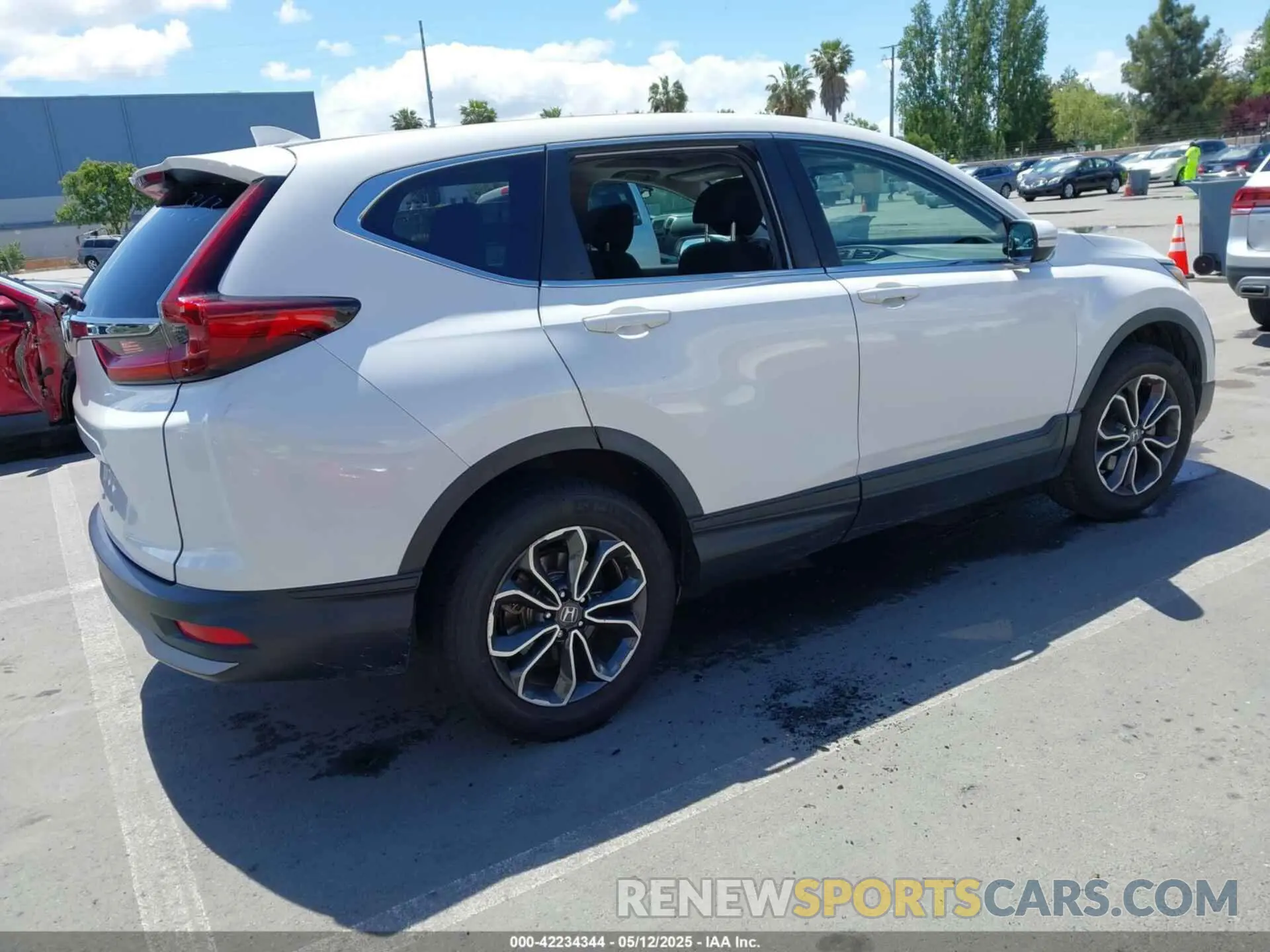 4 Photograph of a damaged car 5J6RW1H55LA013363 HONDA CR-V 2020