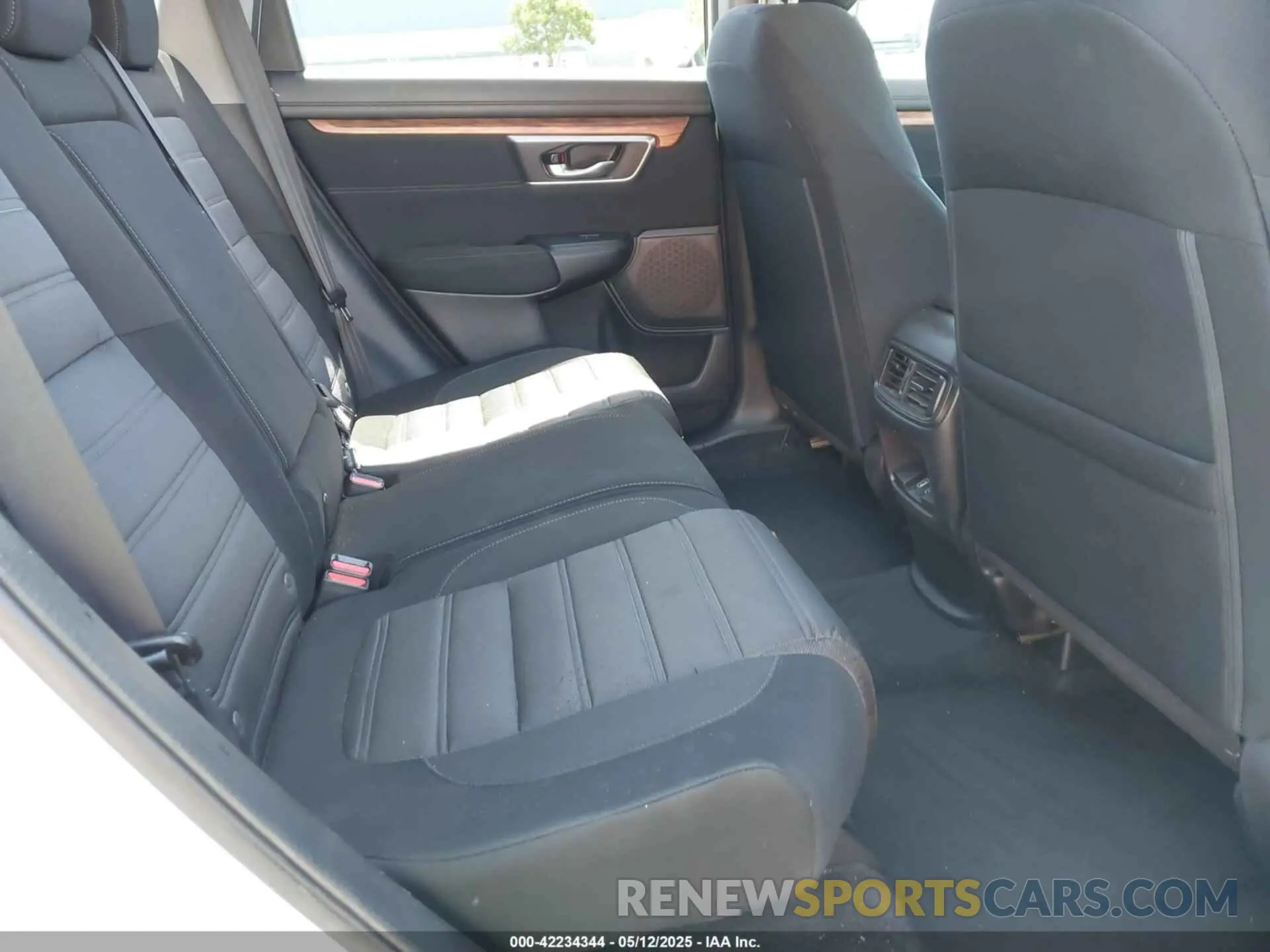 8 Photograph of a damaged car 5J6RW1H55LA013363 HONDA CR-V 2020