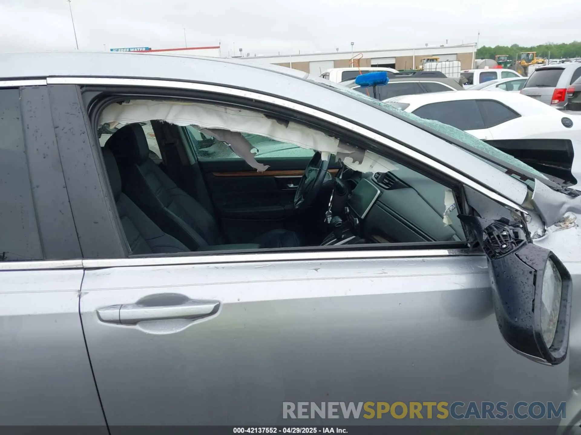 17 Photograph of a damaged car 5J6RW1H83LL012548 HONDA CR-V 2020