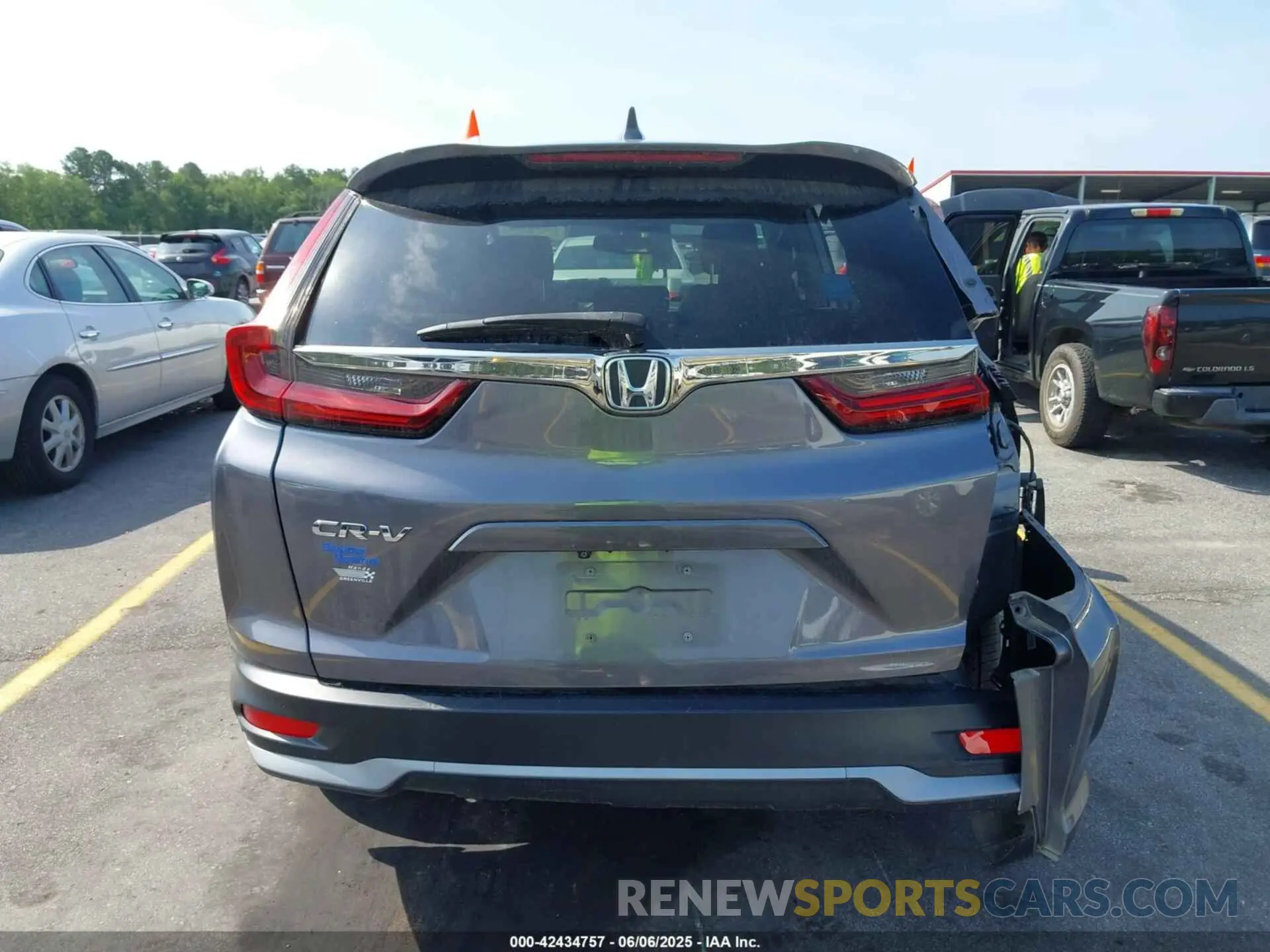 17 Photograph of a damaged car 5J6RW1H86LL014908 HONDA CR-V 2020