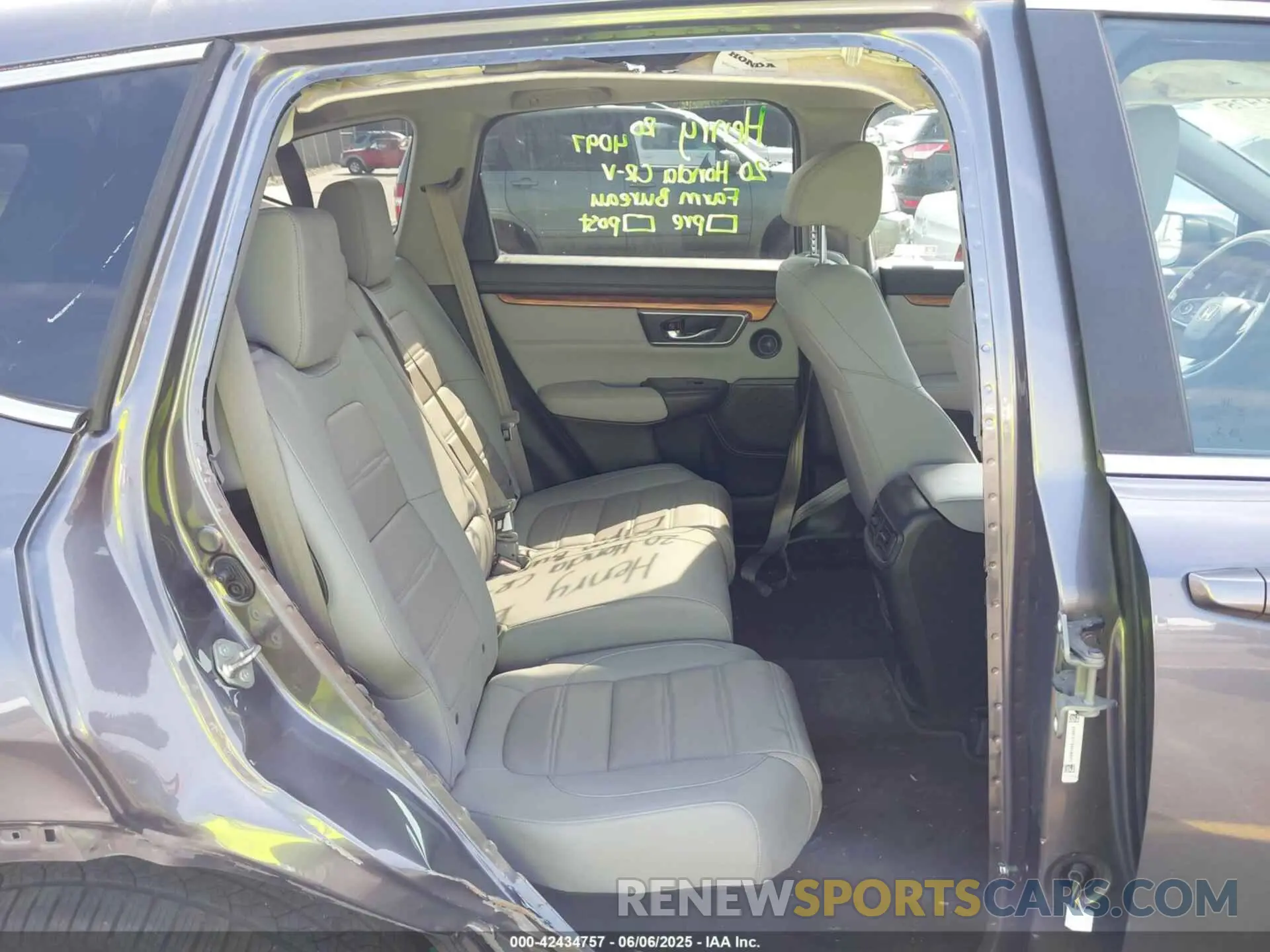 8 Photograph of a damaged car 5J6RW1H86LL014908 HONDA CR-V 2020