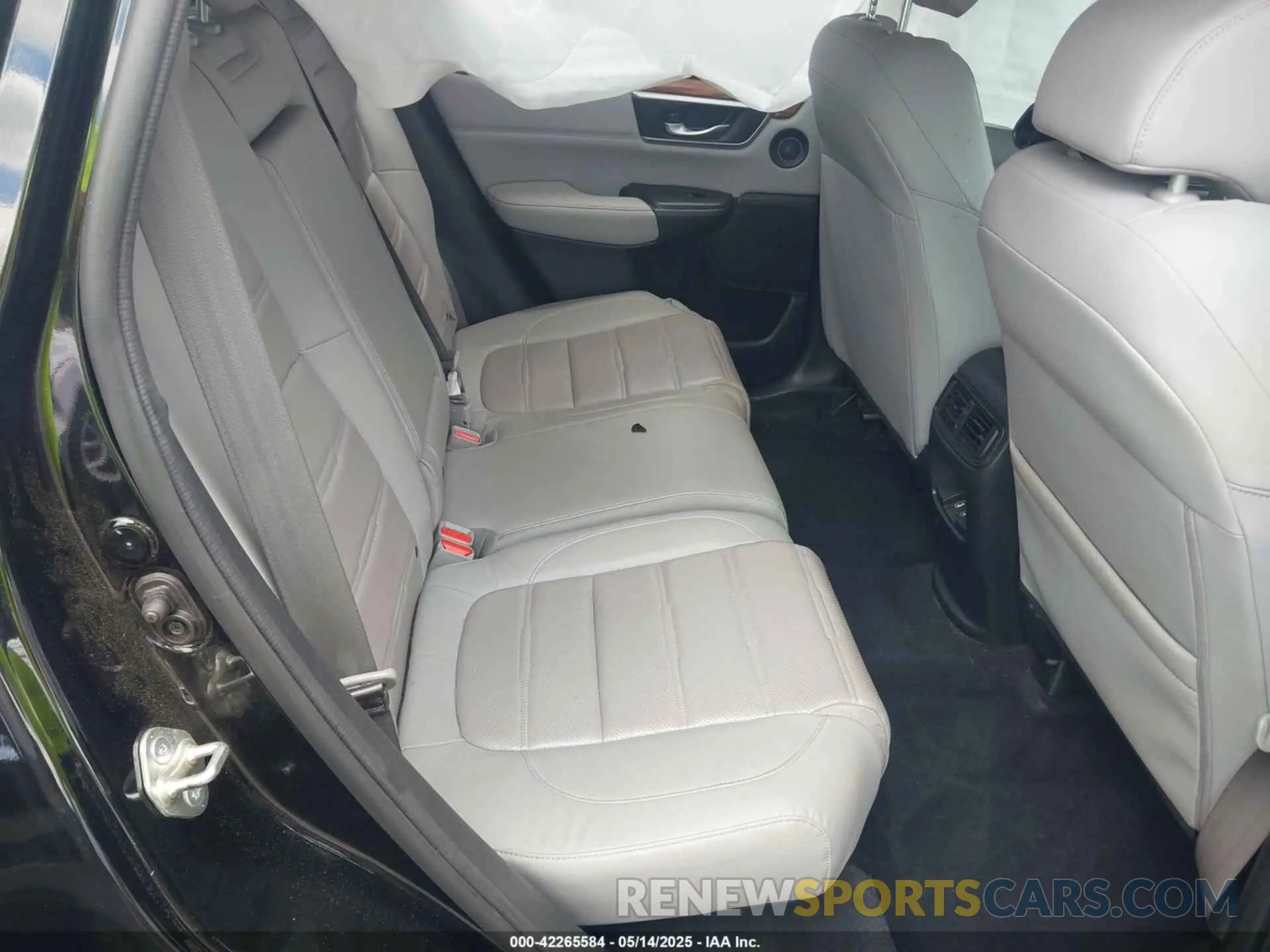 8 Photograph of a damaged car 5J6RW1H87LA014928 HONDA CR-V 2020