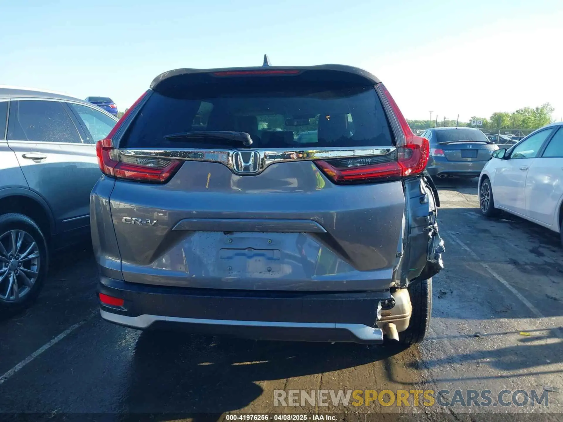 17 Photograph of a damaged car 5J6RW1H88LL014893 HONDA CR-V 2020