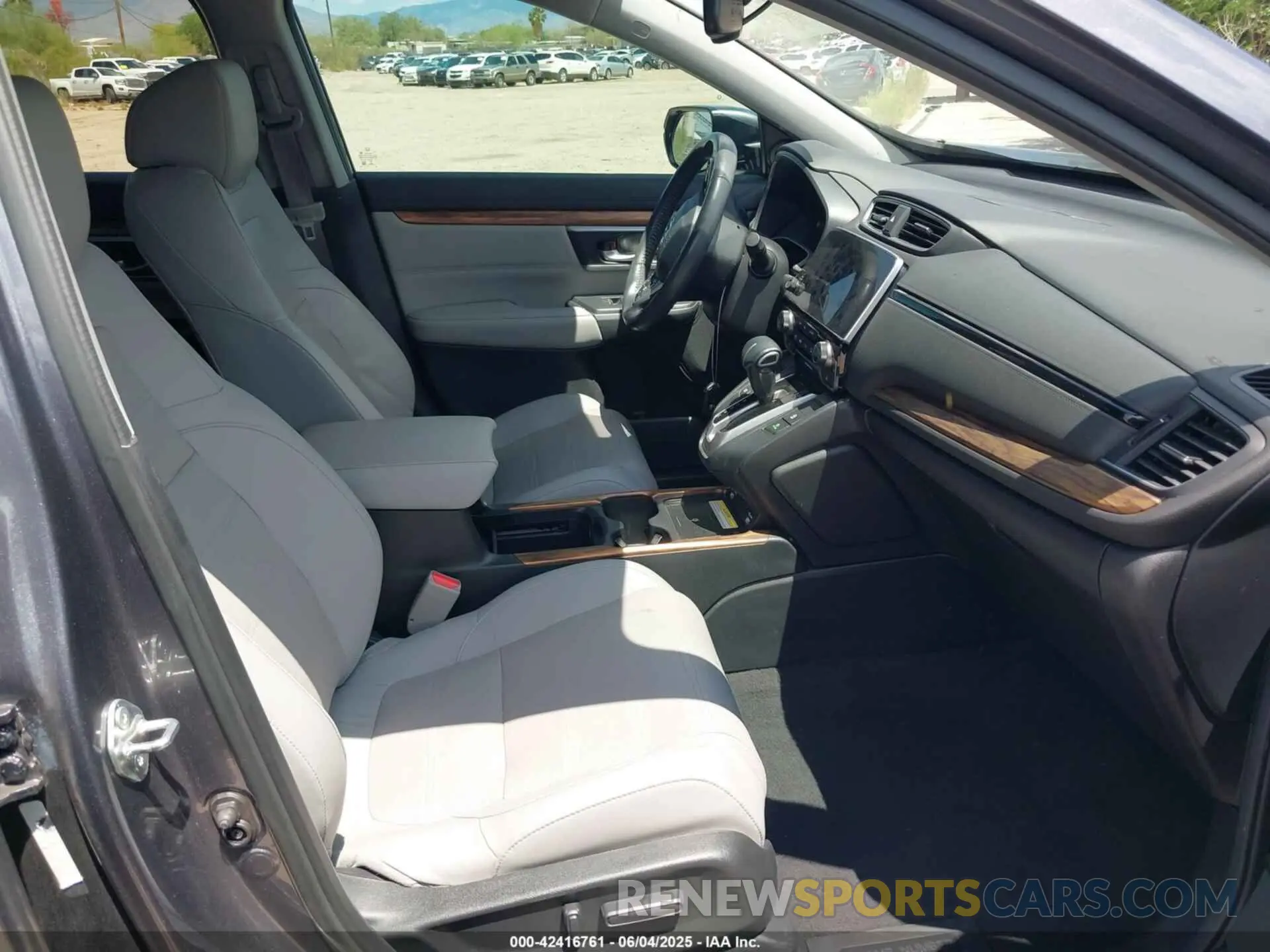 5 Photograph of a damaged car 5J6RW1H95LL011782 HONDA CR-V 2020