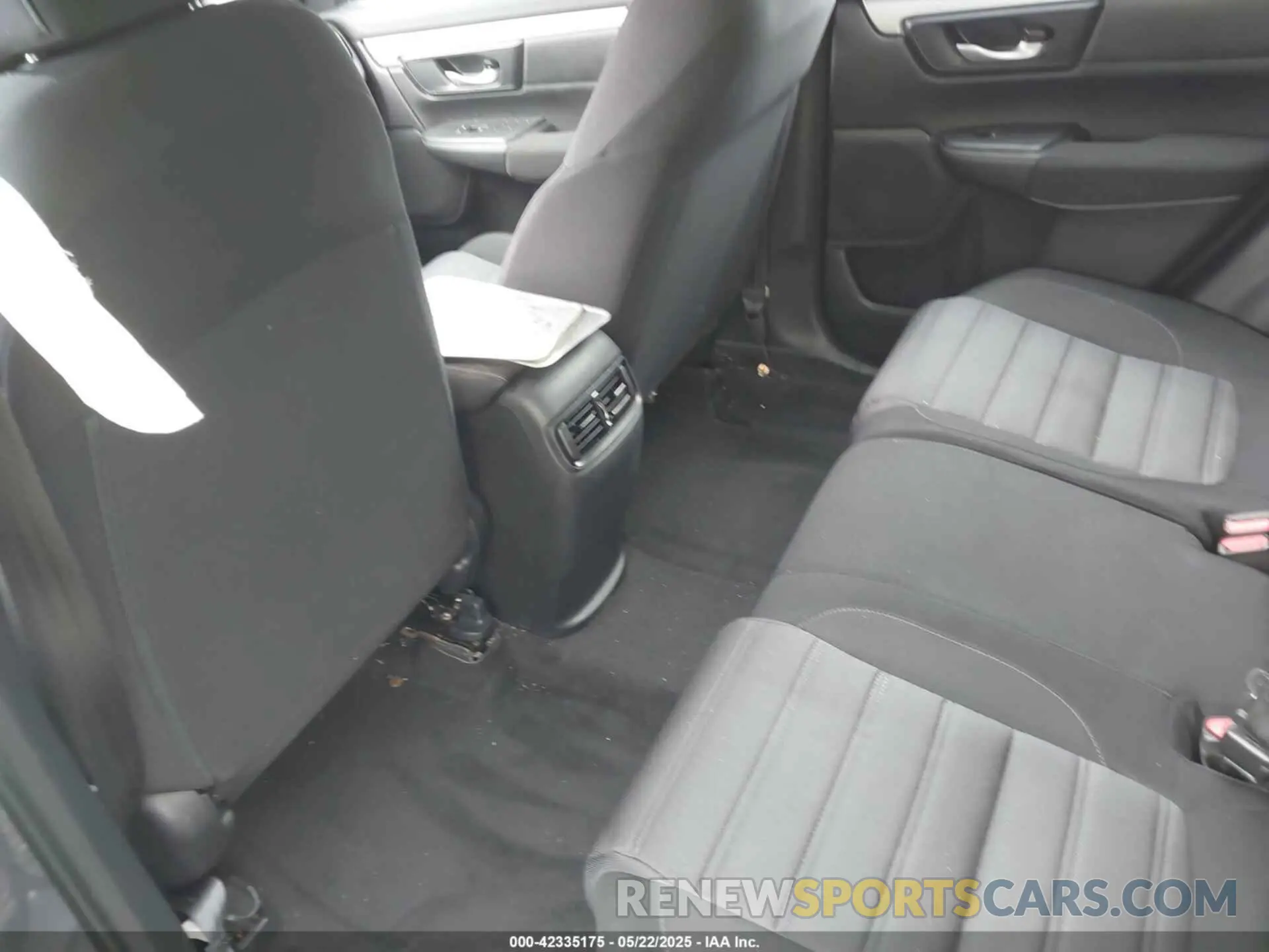 8 Photograph of a damaged car 5J6RW2H20LL014937 HONDA CR-V 2020
