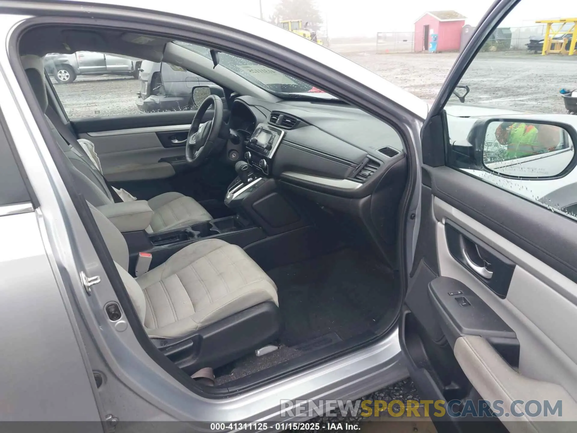 5 Photograph of a damaged car 5J6RW2H26LA005882 HONDA CR-V 2020