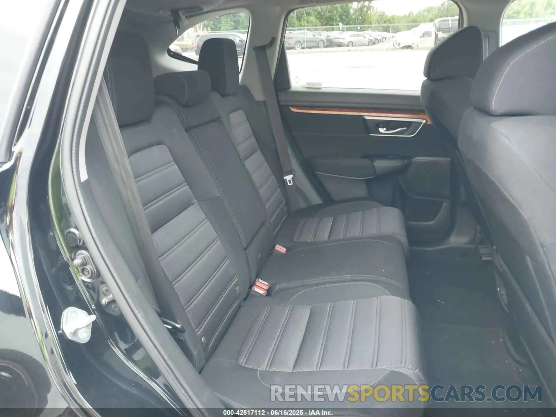 8 Photograph of a damaged car 5J6RW2H52LL047075 HONDA CR-V 2020