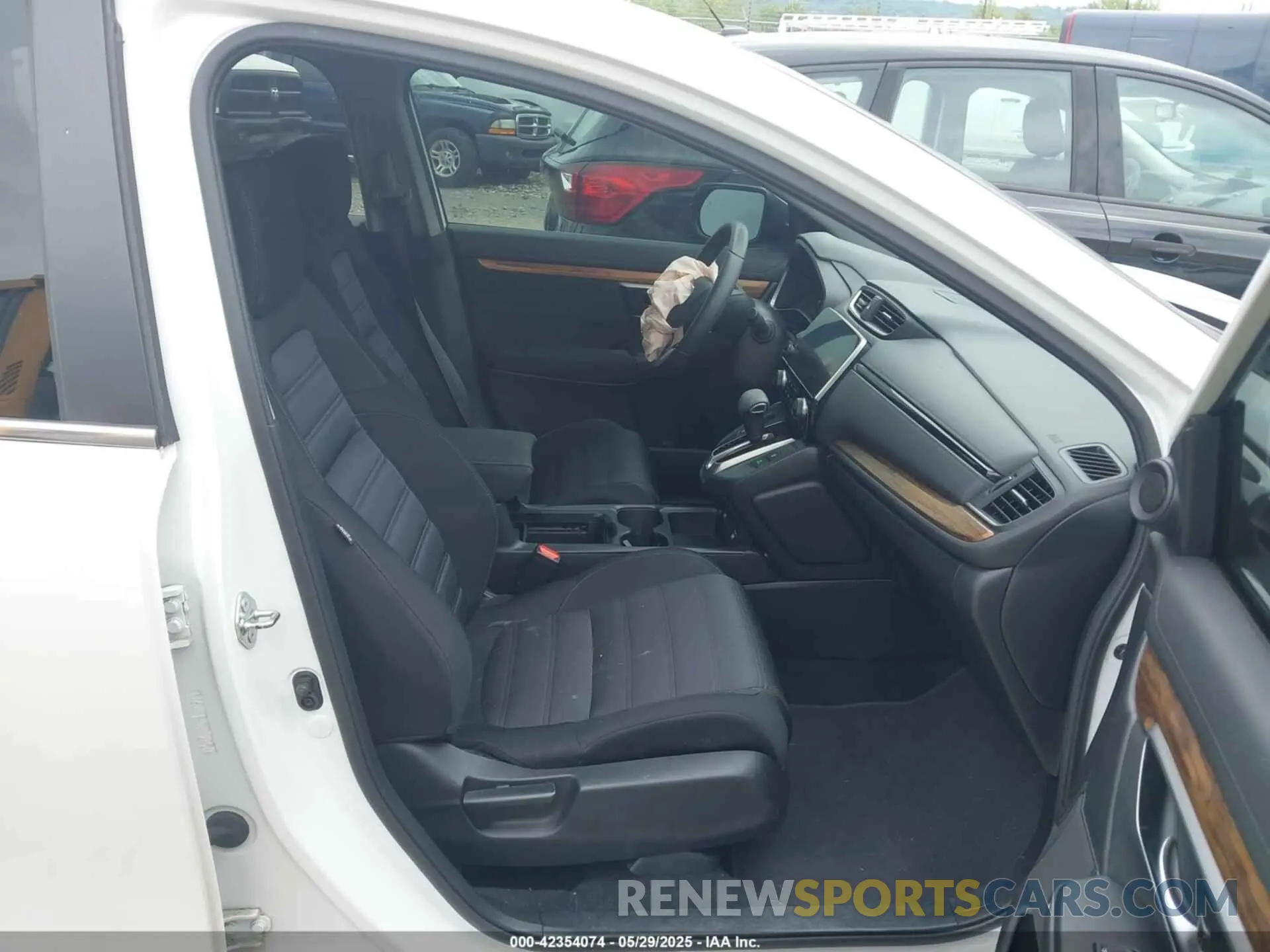 5 Photograph of a damaged car 5J6RW2H58LL001900 HONDA CR-V 2020