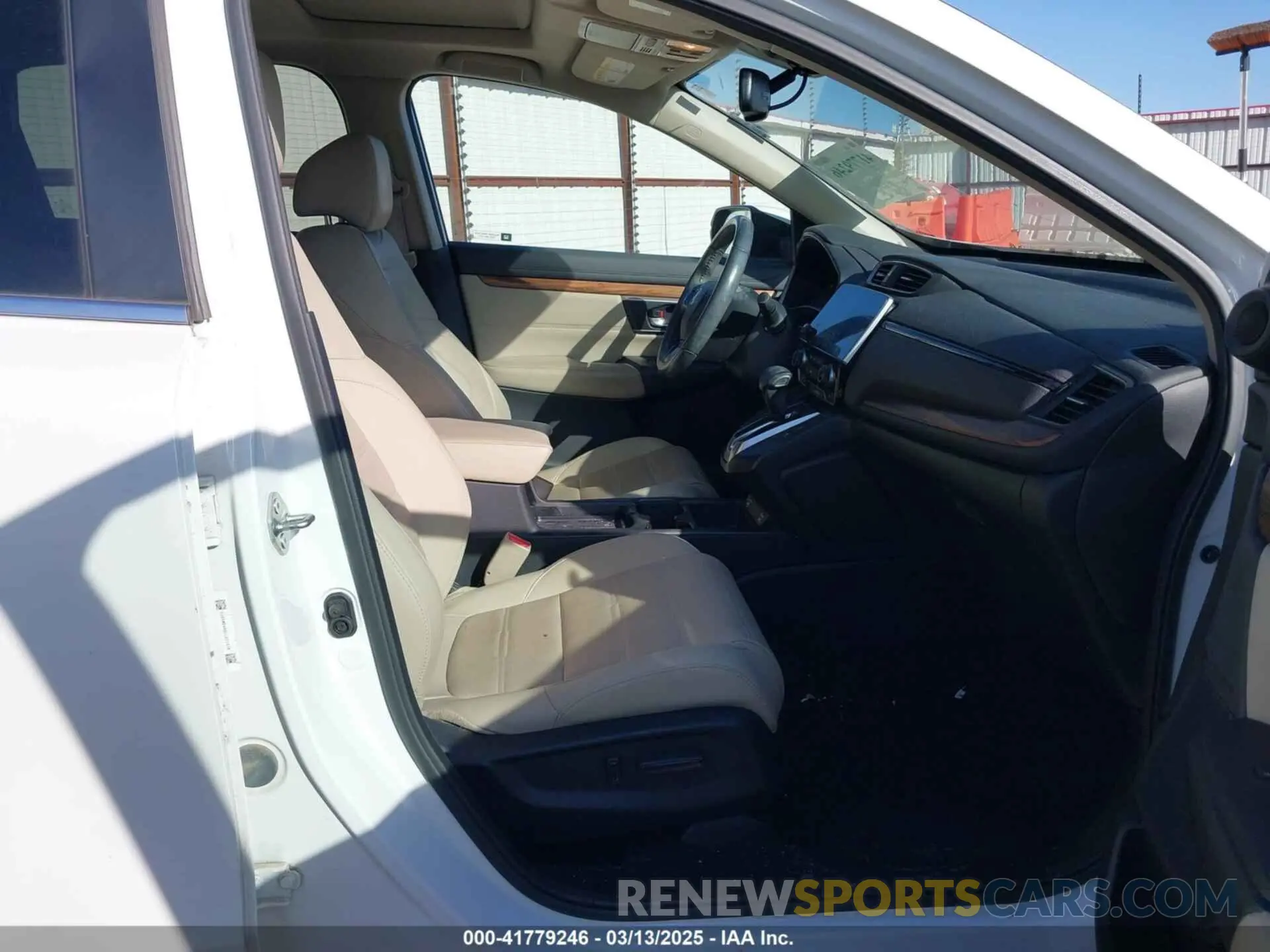 5 Photograph of a damaged car 5J6RW2H80LL021276 HONDA CR-V 2020