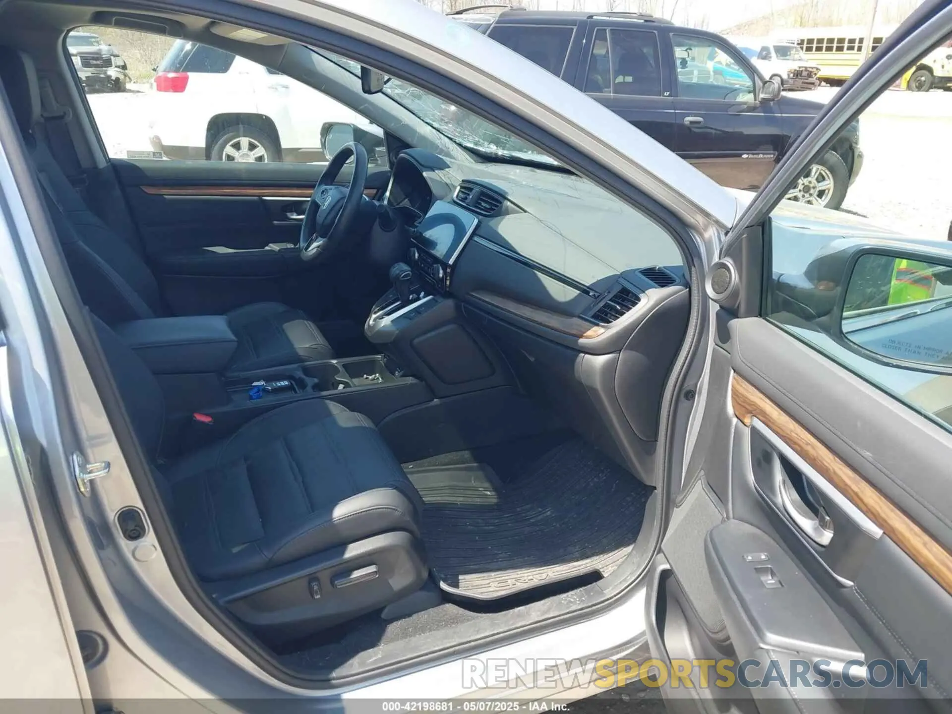 5 Photograph of a damaged car 5J6RW2H83LL041537 HONDA CR-V 2020