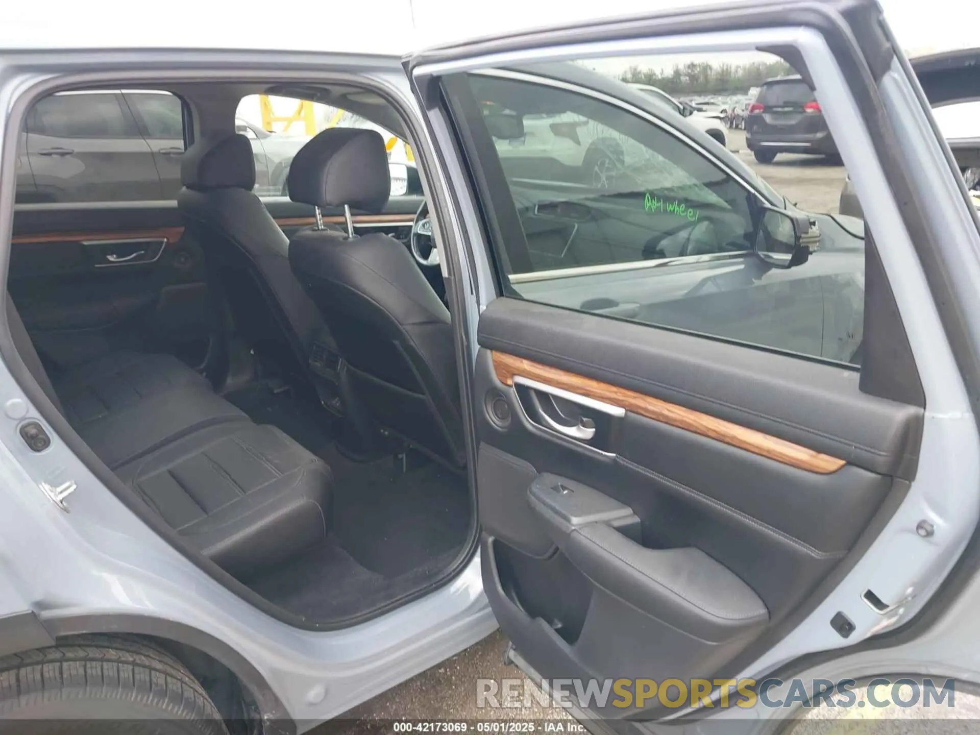 8 Photograph of a damaged car 5J6RW2H85LL016526 HONDA CR-V 2020