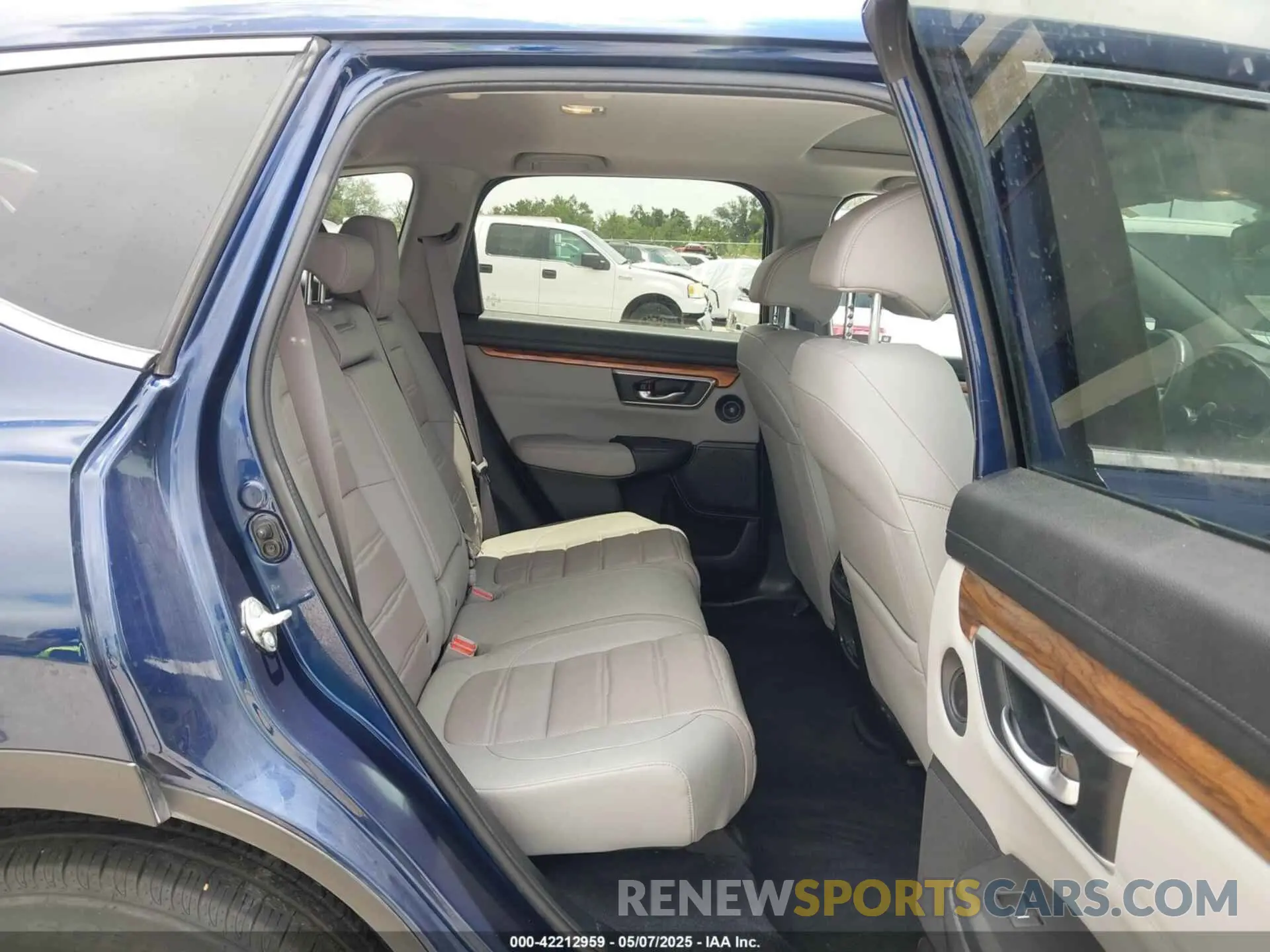 8 Photograph of a damaged car 5J6RW2H89LL021955 HONDA CR-V 2020