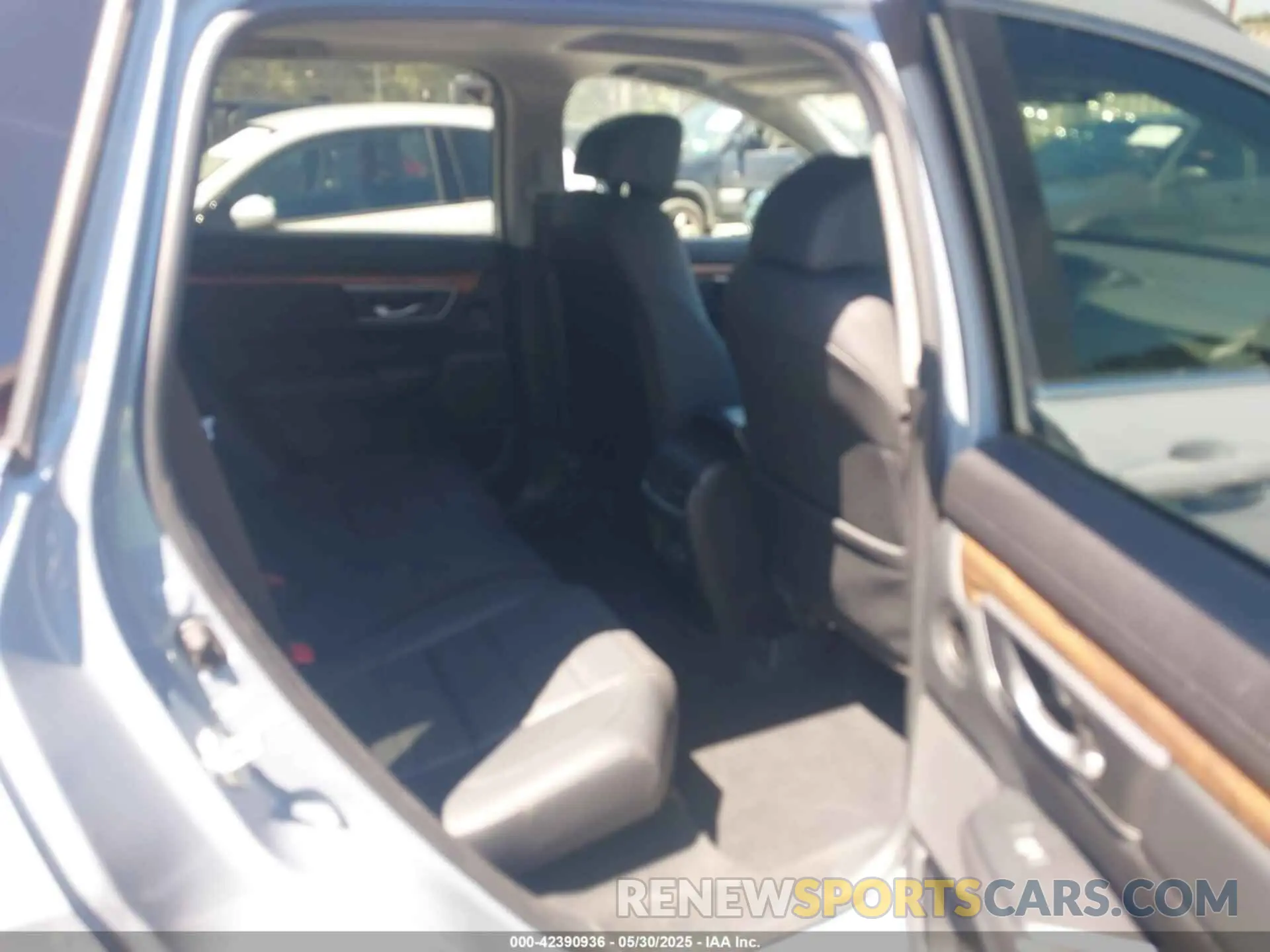 8 Photograph of a damaged car 5J6RW2H94LL029650 HONDA CR-V 2020