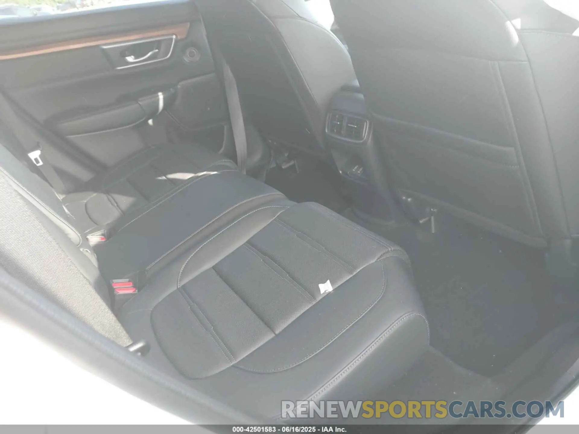 8 Photograph of a damaged car 5J6RW2H95LL002859 HONDA CR-V 2020