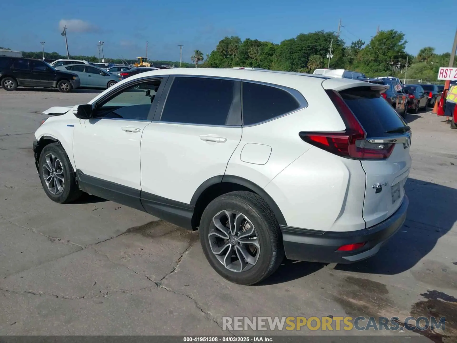 3 Photograph of a damaged car 7FART6H53LE005902 HONDA CR-V 2020