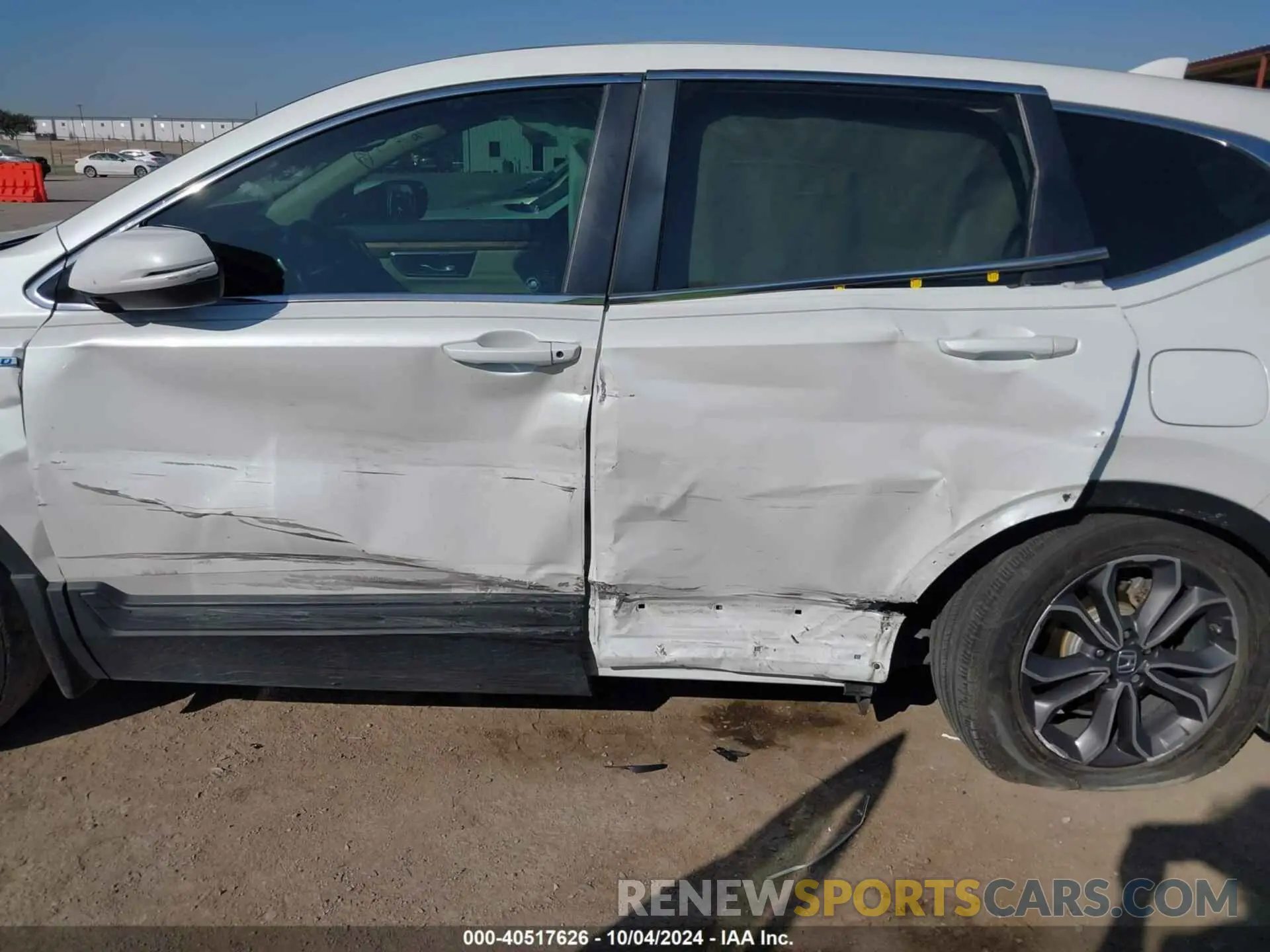 6 Photograph of a damaged car 7FART6H84LE007118 HONDA CR-V 2020