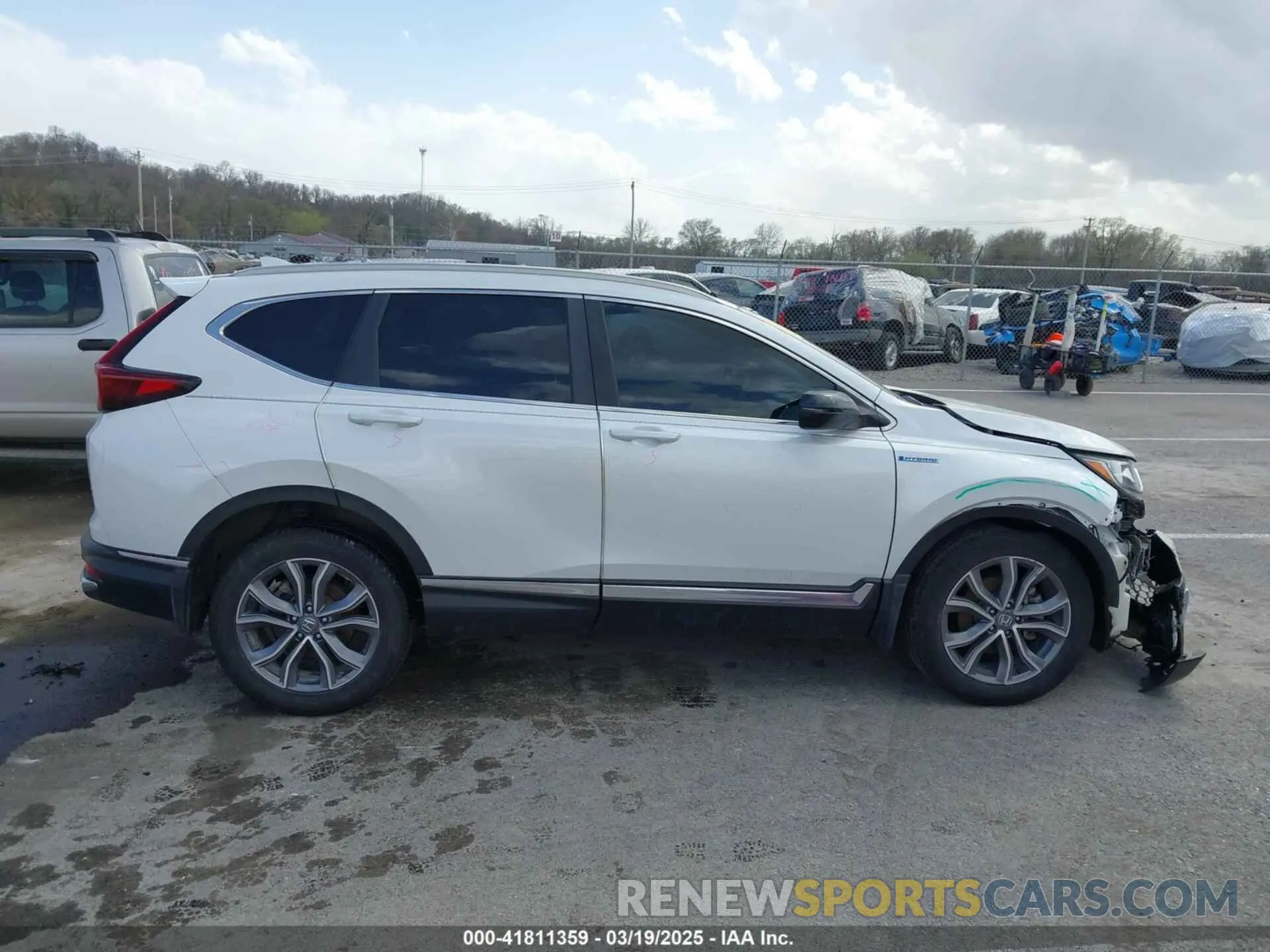 13 Photograph of a damaged car 7FART6H95LE017553 HONDA CR-V 2020
