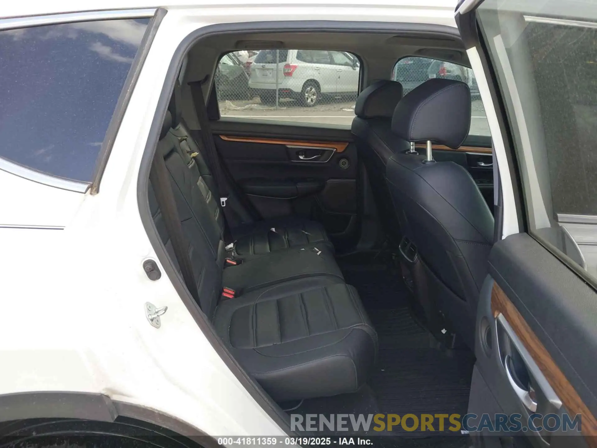 8 Photograph of a damaged car 7FART6H95LE017553 HONDA CR-V 2020