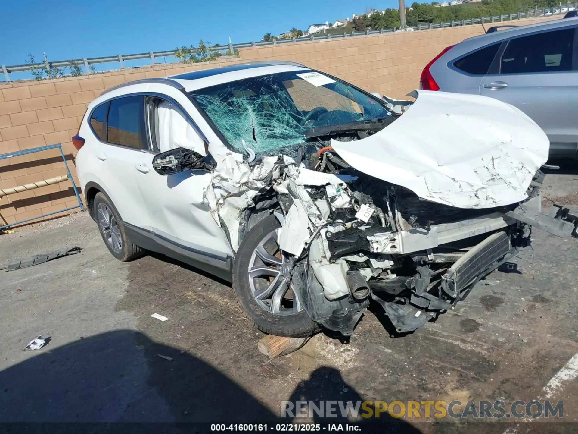 1 Photograph of a damaged car 7FART6H98LE000231 HONDA CR-V 2020