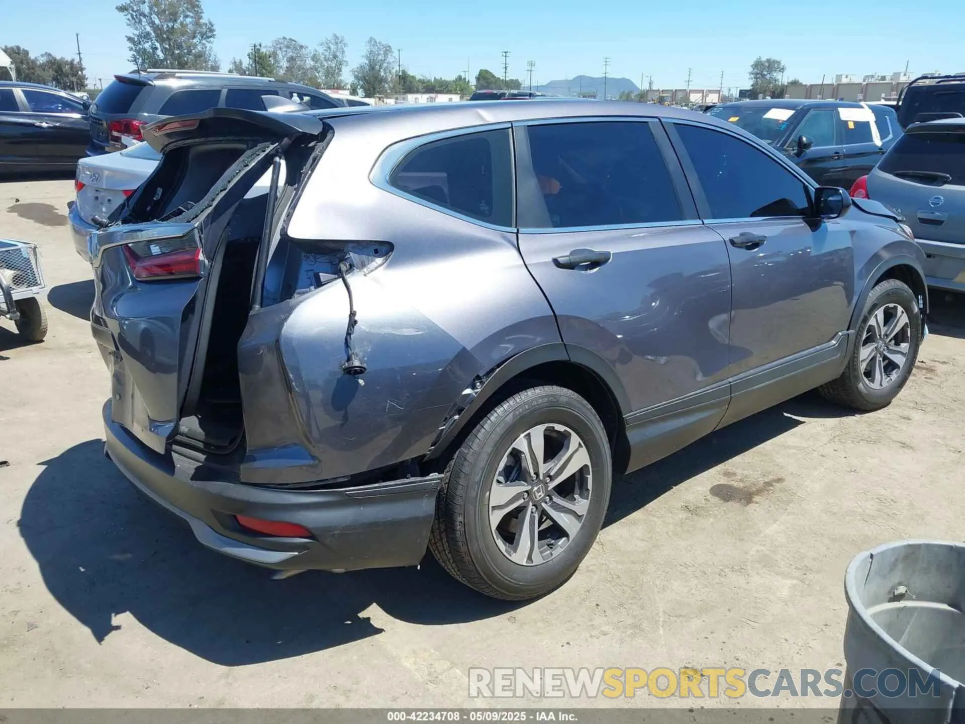 4 Photograph of a damaged car 7FARW1H24LE014379 HONDA CR-V 2020