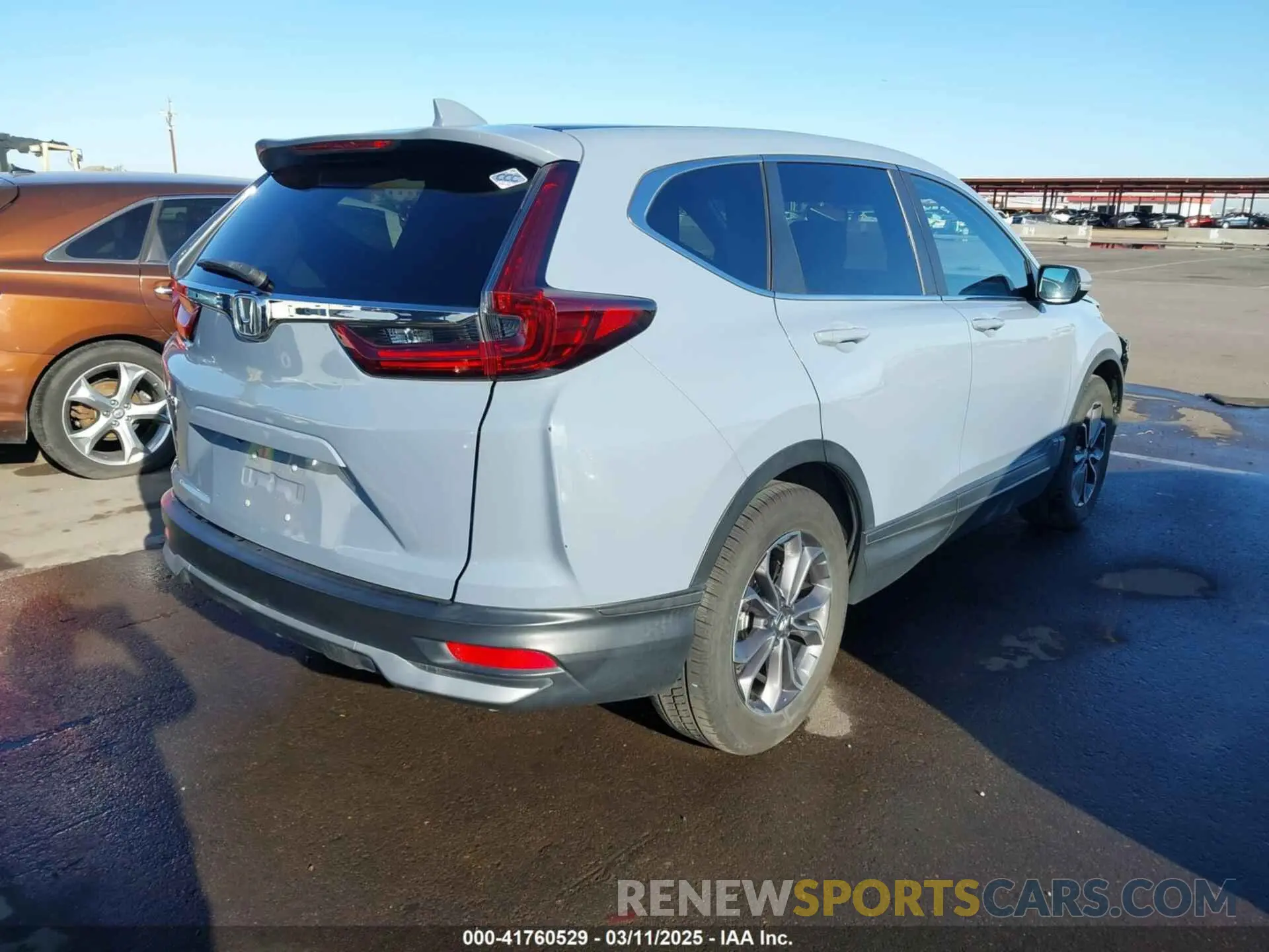 4 Photograph of a damaged car 7FARW1H53LE003139 HONDA CR-V 2020
