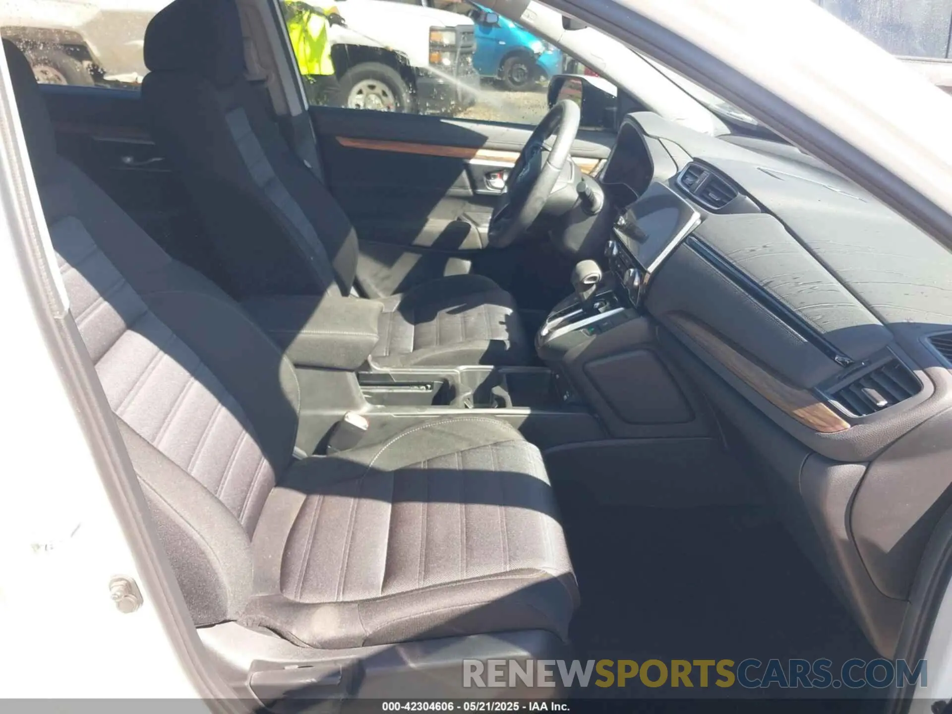 5 Photograph of a damaged car 7FARW1H53LE019812 HONDA CR-V 2020