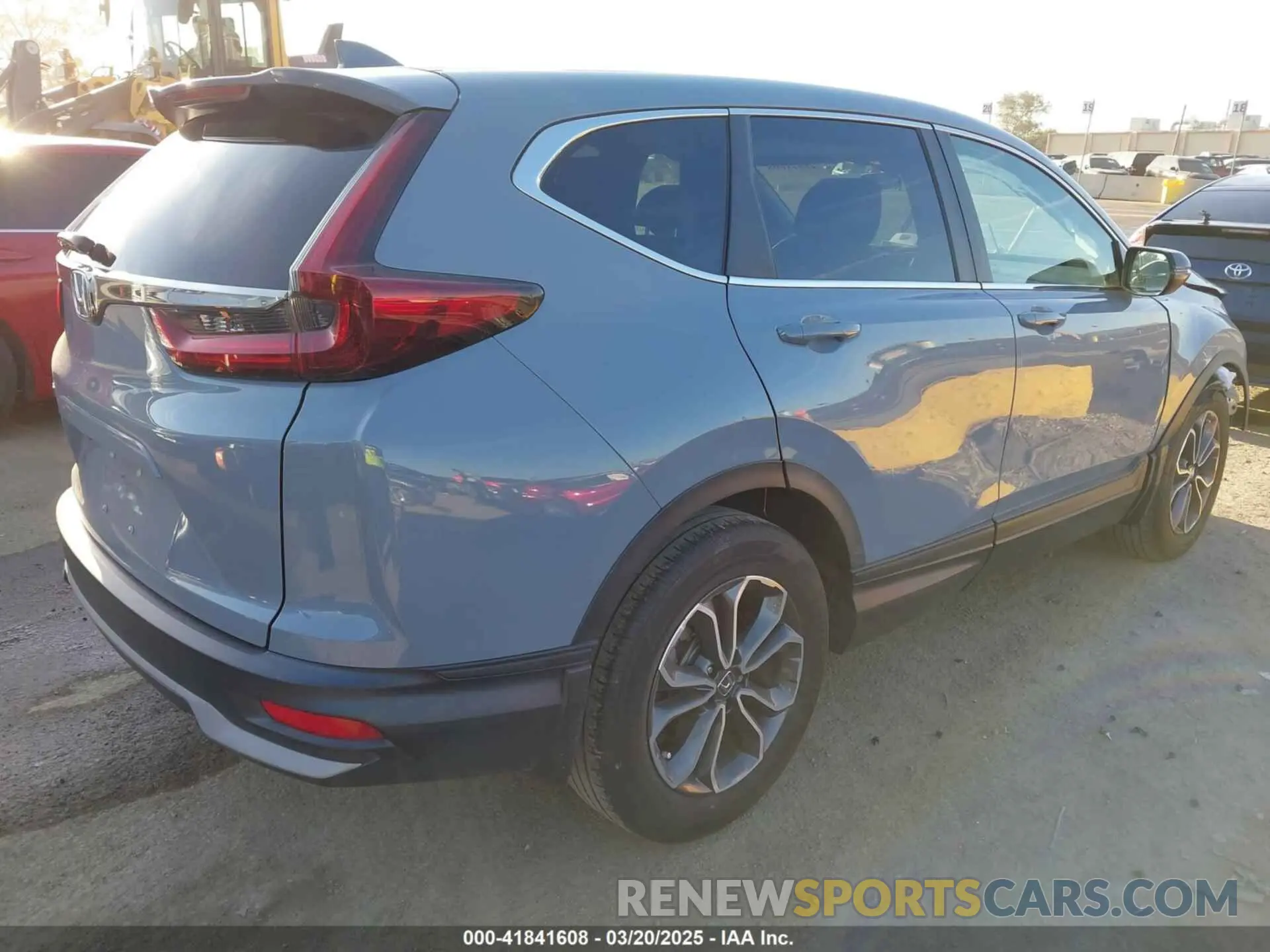 4 Photograph of a damaged car 7FARW1H58LE003895 HONDA CR-V 2020