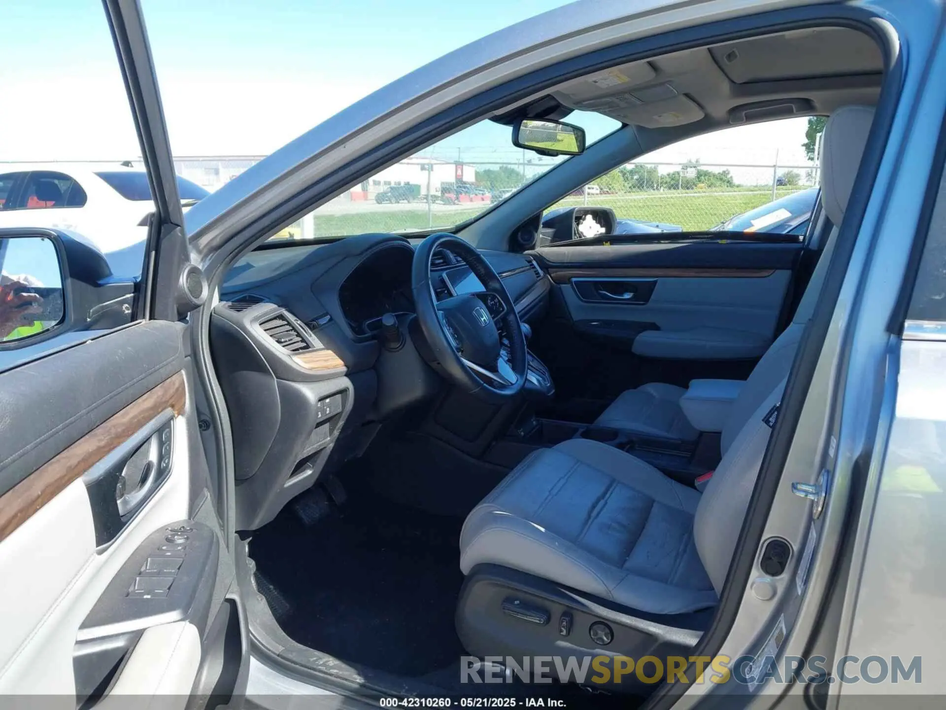5 Photograph of a damaged car 7FARW1H84LE015925 HONDA CR-V 2020