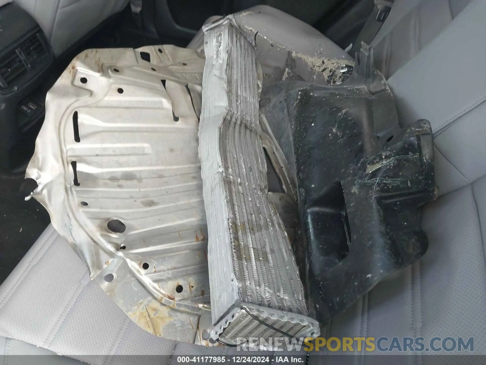 11 Photograph of a damaged car 7FARW1H86LE015697 HONDA CR-V 2020