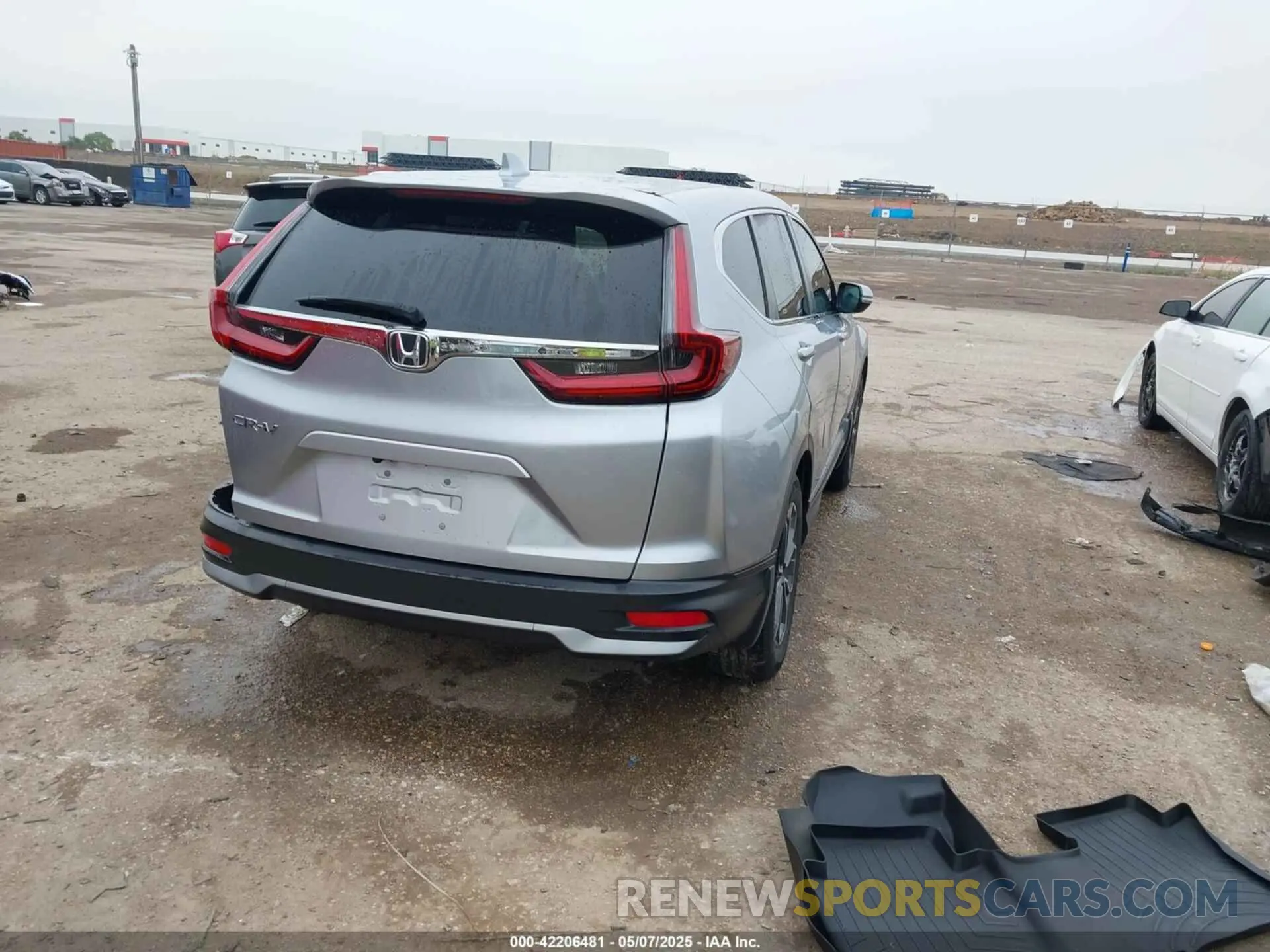 4 Photograph of a damaged car 7FARW1H87LE002747 HONDA CR-V 2020