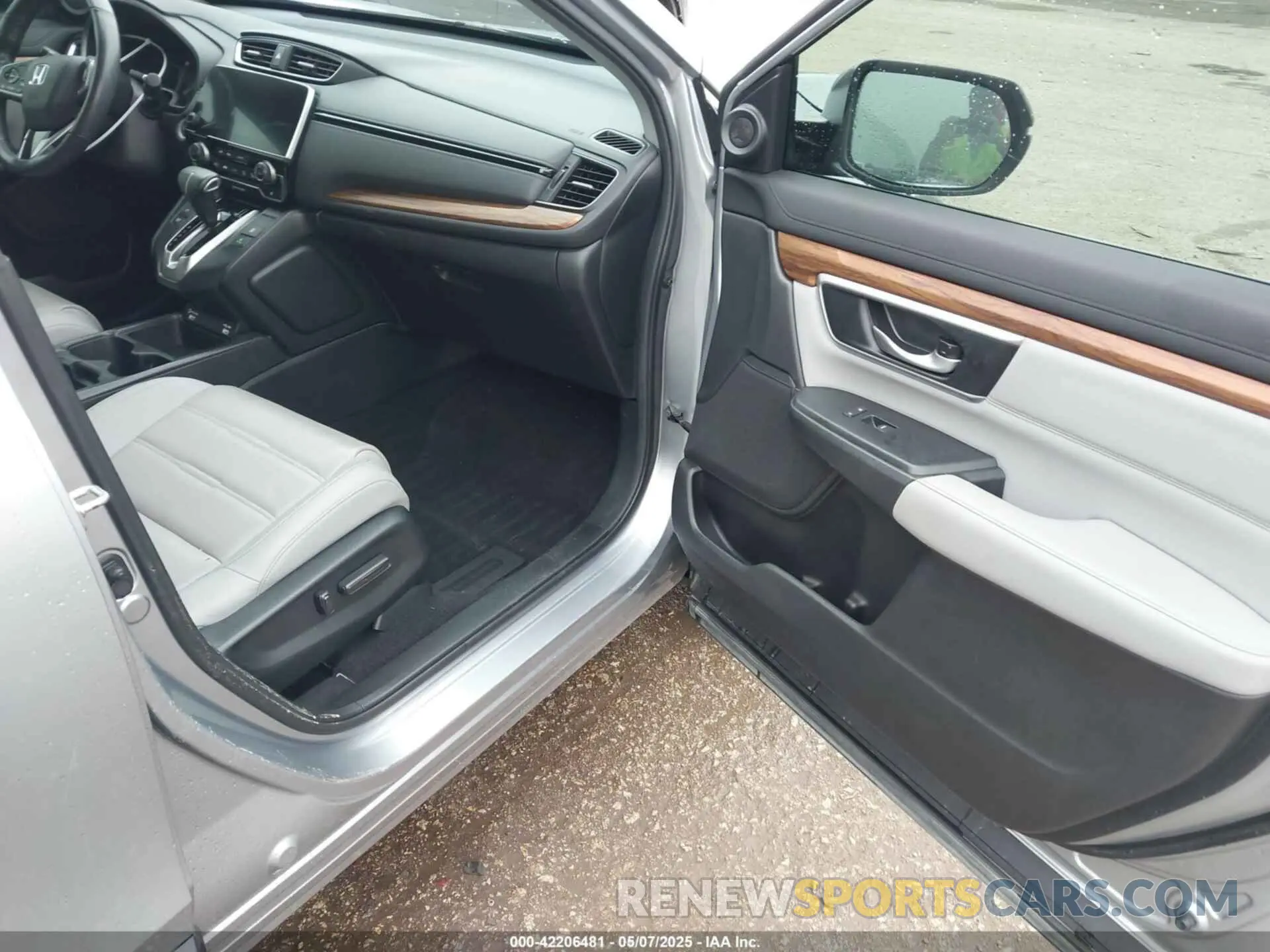 5 Photograph of a damaged car 7FARW1H87LE002747 HONDA CR-V 2020
