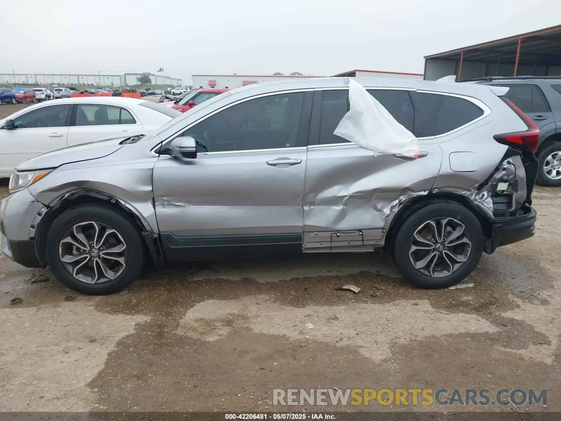 6 Photograph of a damaged car 7FARW1H87LE002747 HONDA CR-V 2020