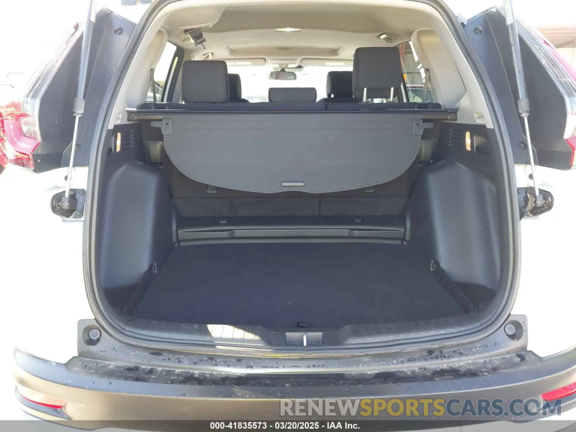 17 Photograph of a damaged car 7FARW2H57LE022475 HONDA CR-V 2020
